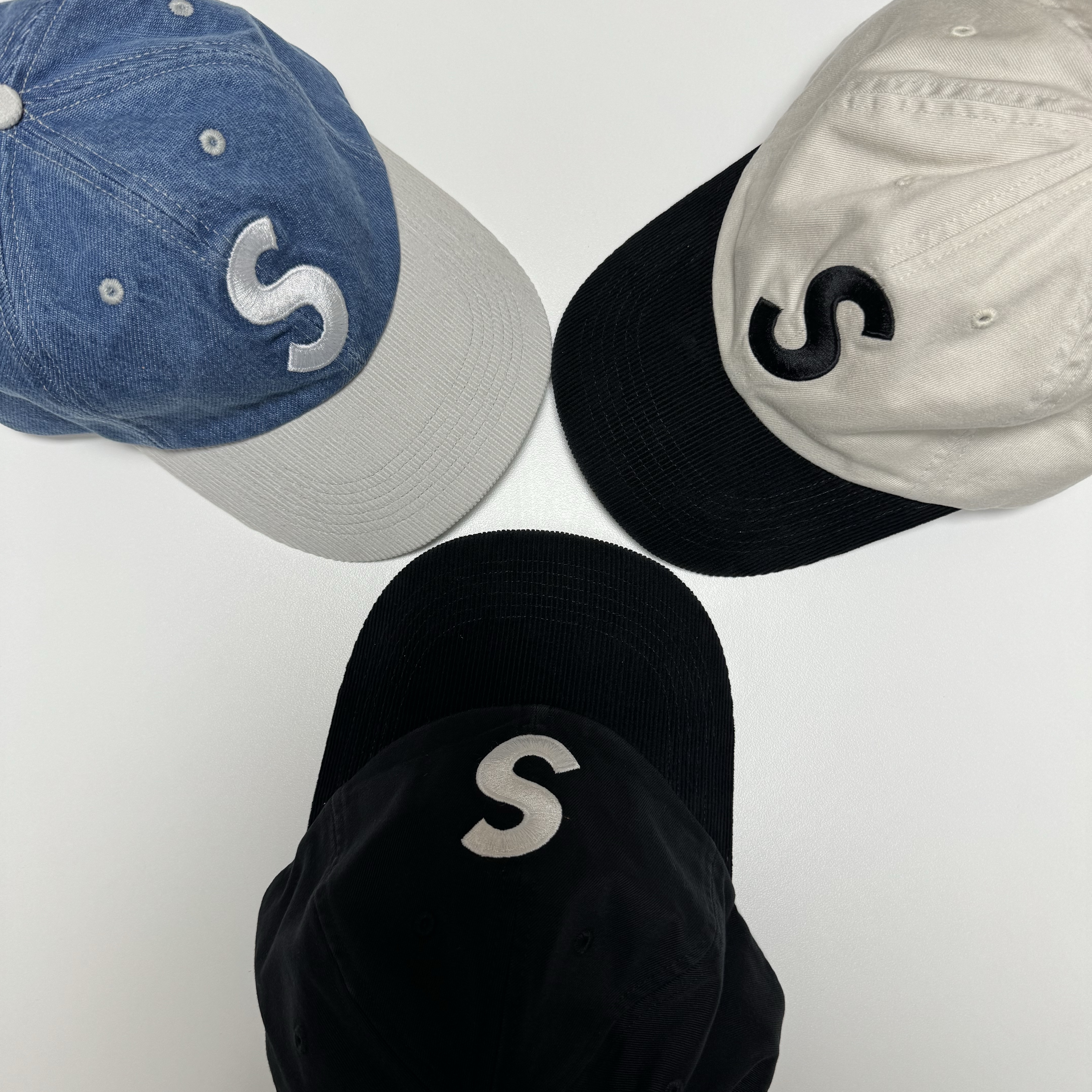 Supreme 2-Tone S Logo 6-Panel Black - 24SS, Supreme 2-Tone S Logo 6-Panel Stone - 24SS 착용 스타일 - 1
