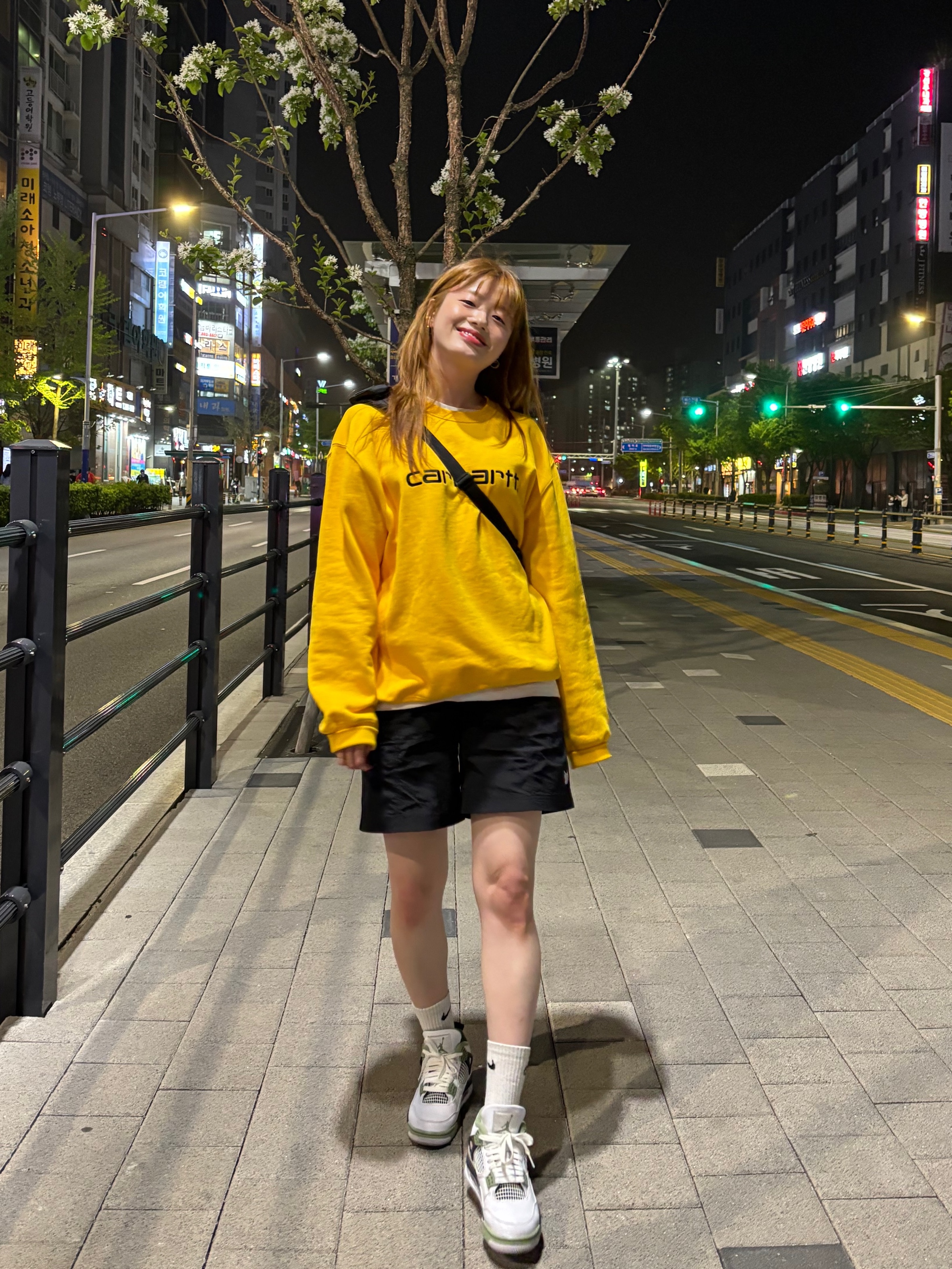 (W) Jordan 4 Retro Oil Green 착용 스타일 - 2
