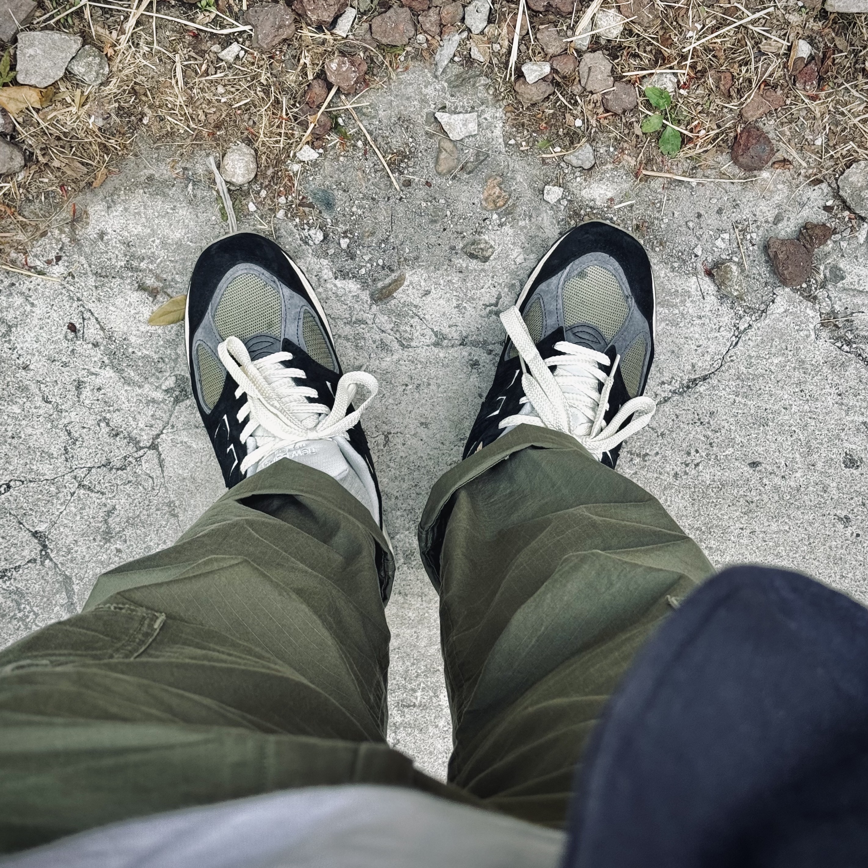 New Balance 990v2 Made in USA Black True camo 착용 스타일