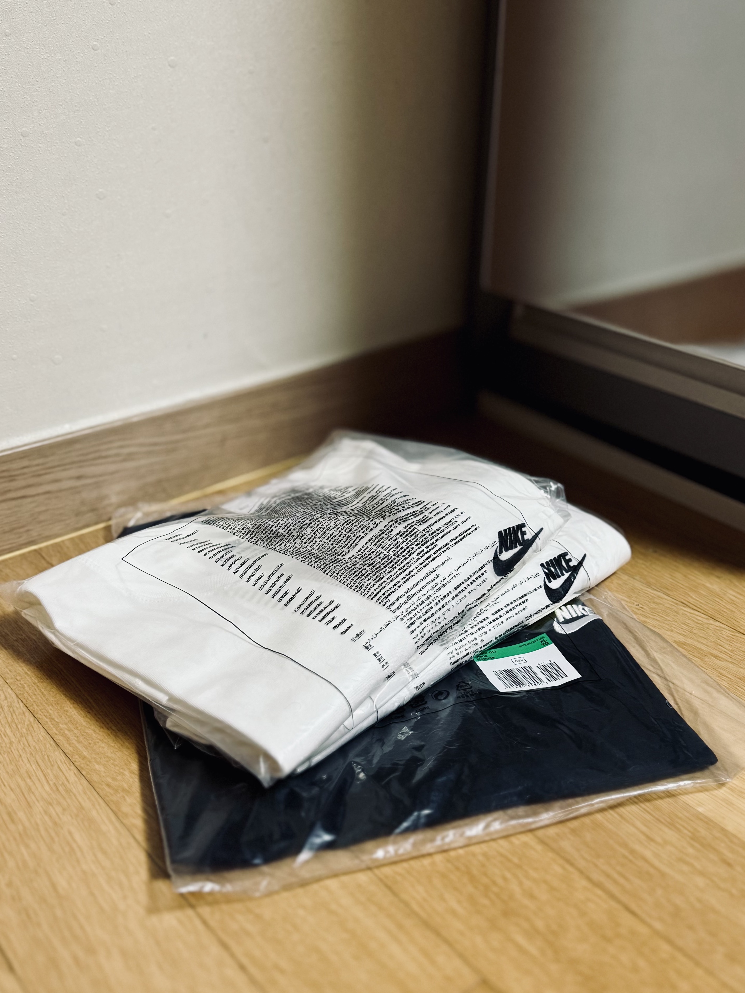 Nike NSW Club T-Shirt White, Nike NSW Club T-Shirt Black 착용 스타일