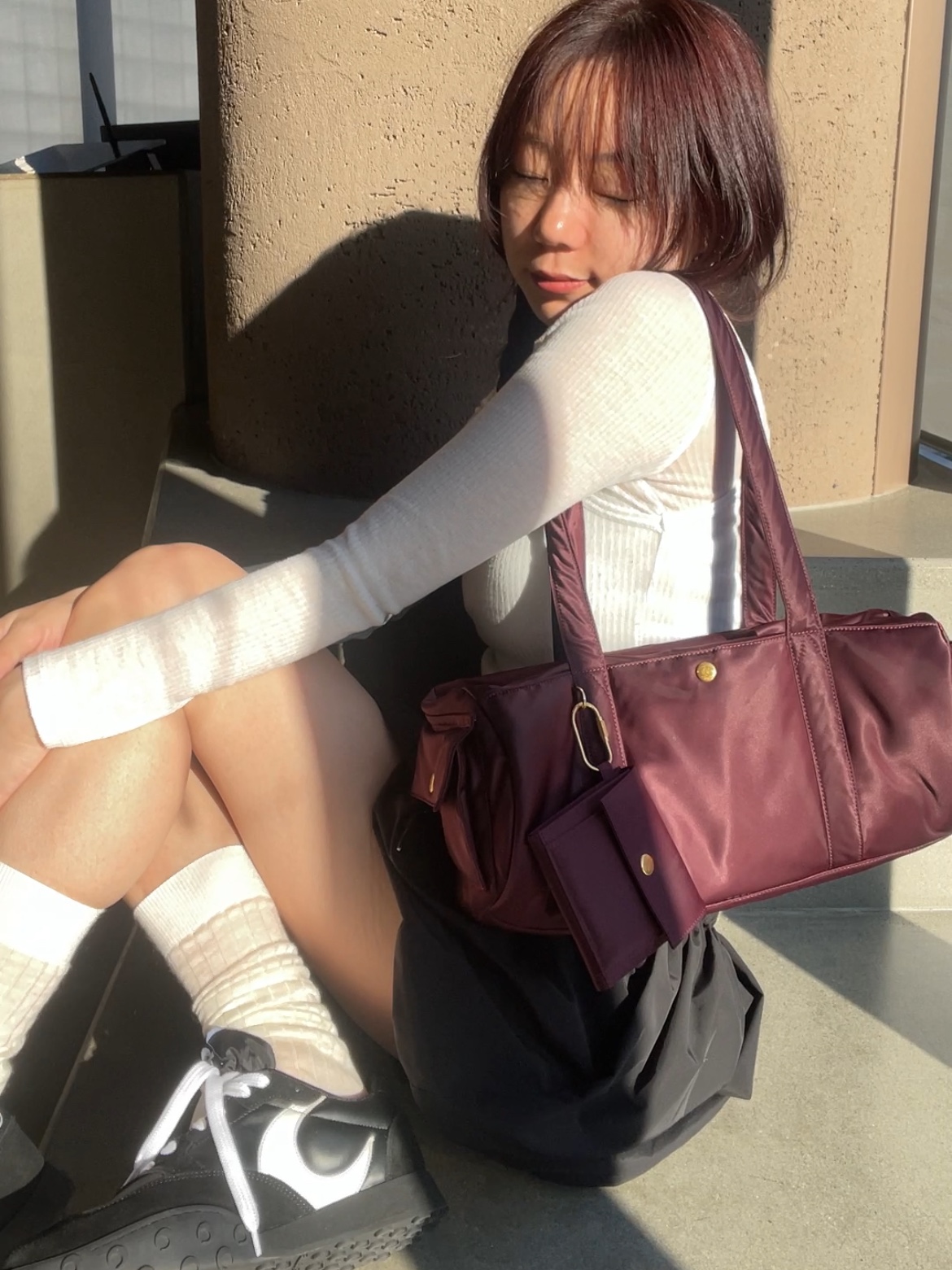 Athe Vanessabruno Jour Shoulder Bag M Burgundy, Athe Vanessabruno Jour Flap Wallet Burgundy 착용 스타일