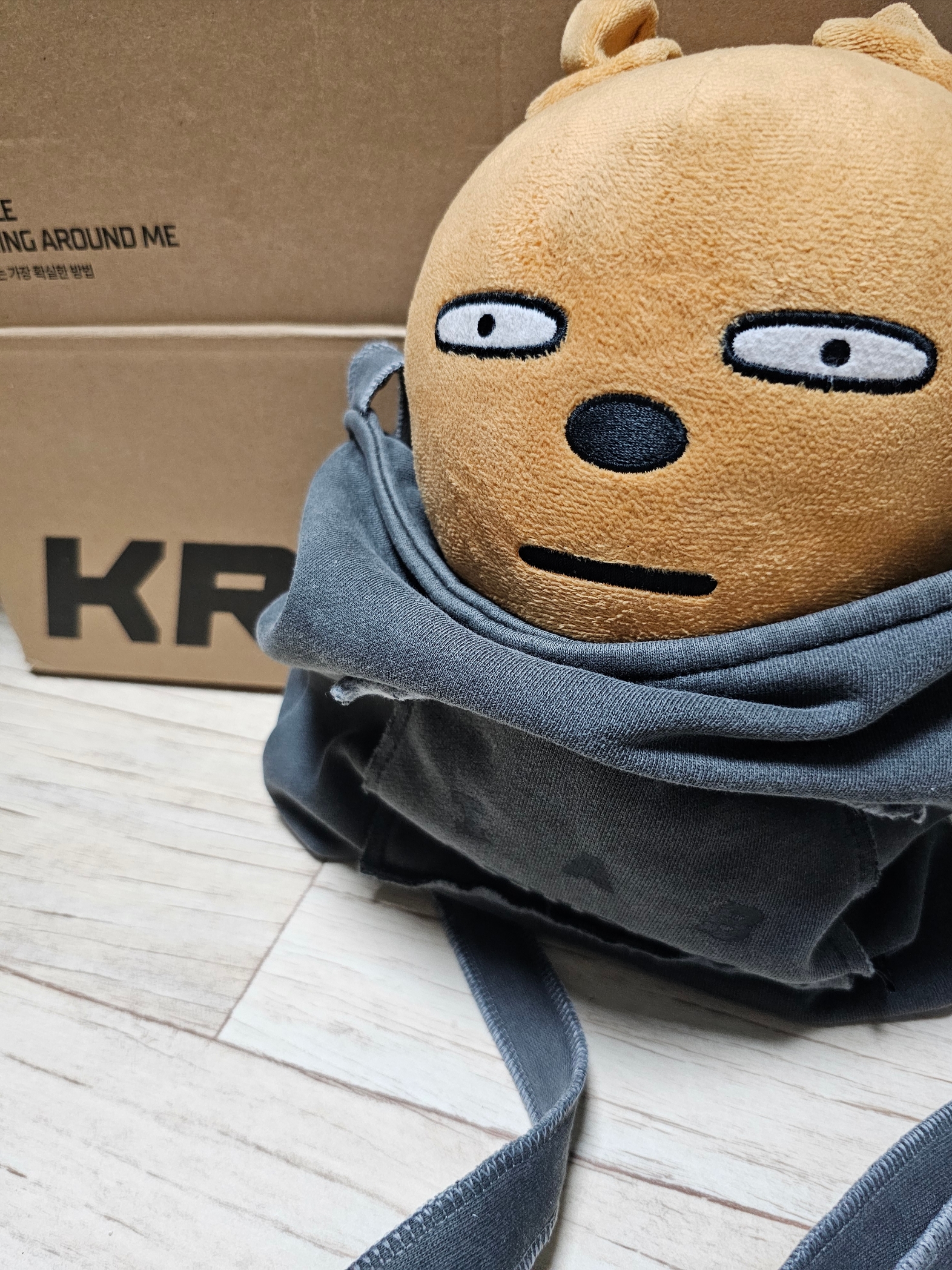 IAB Studio Pigment Sweatshirt & Mini Bag Black 착용 스타일 - 1