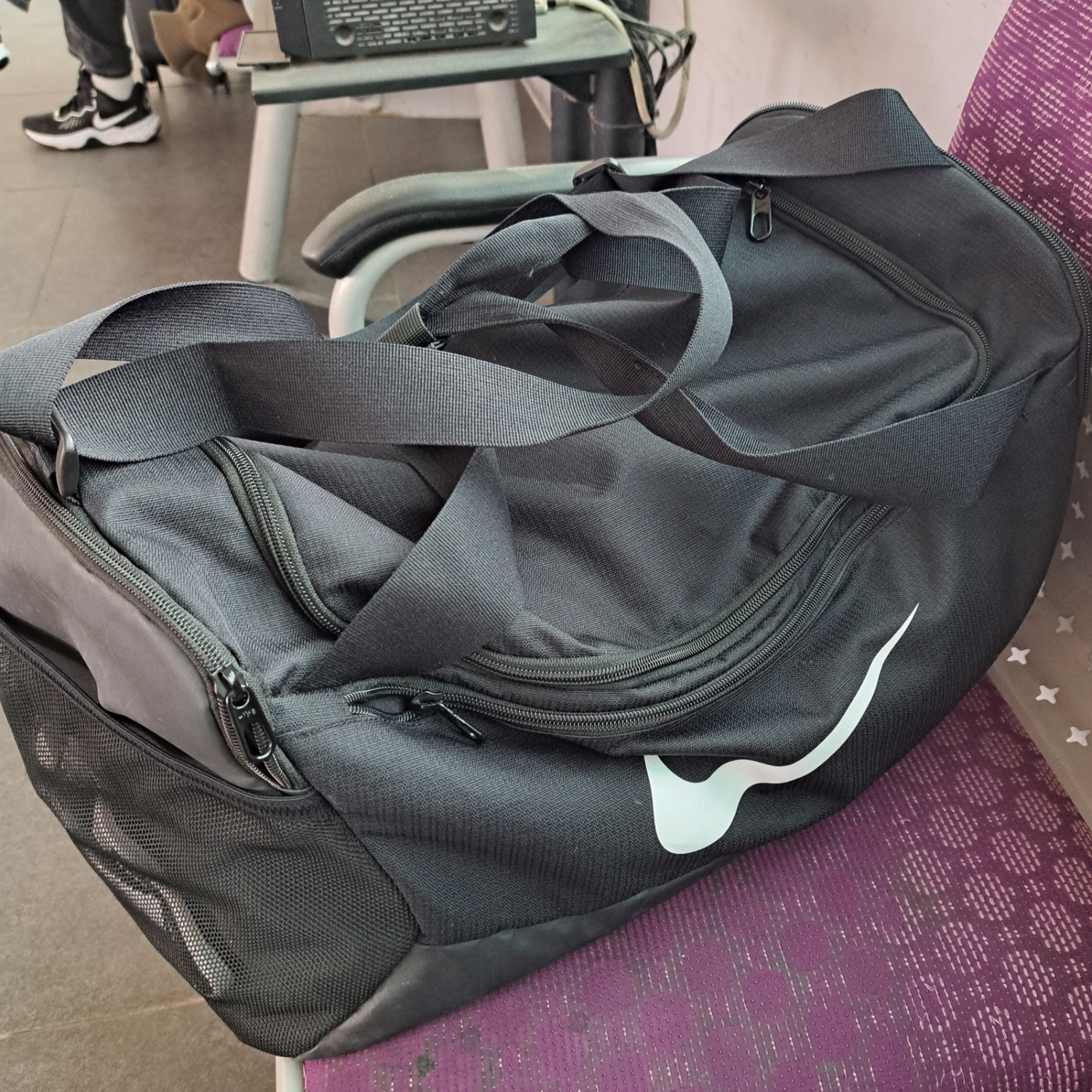 Nike Brasilia 9.5 Training Duffle Bag Small 41L Black 착용 스타일