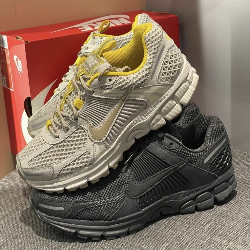 (W) Nike Zoom Vomero 5 Light Bone 착용 스타일
