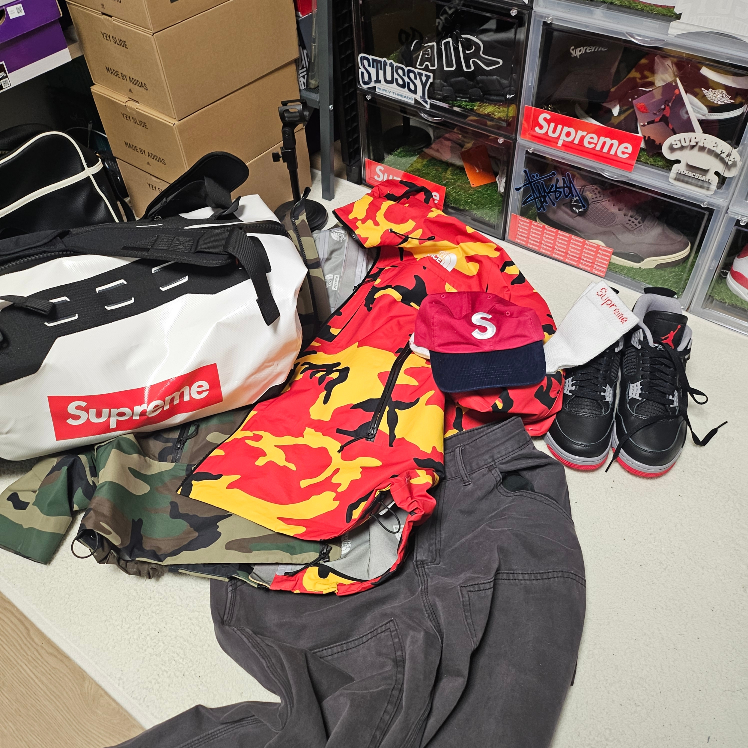 Supreme 2-Tone S Logo 6-Panel Red - 24SS, Supreme x The North Face Split Taped Seam Shell Jacket Camo - 24SS 착용 스타일
