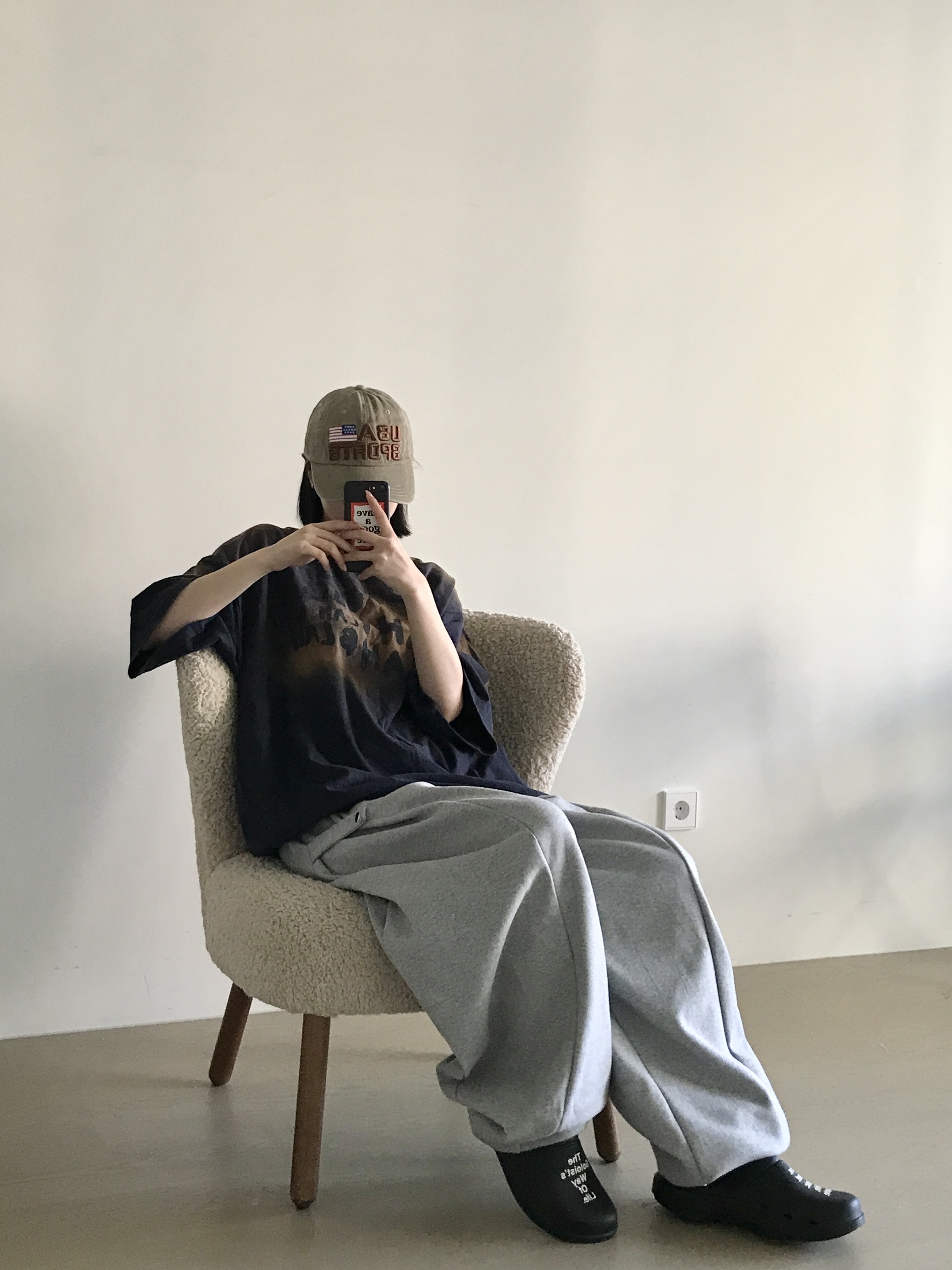 Oofos x Takahiromiyashita The Soloist The Soloist's Way Of Life Clog Black White, Oofos x Takahiromiyashita The Soloist The Day The Whole World Went Away Clog Black 착용 스타일