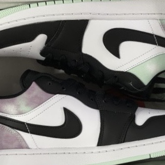 Jordan 1 Low SE White Black Tie-Dye 착용 스타일