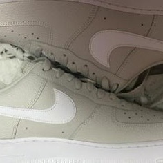 Nike Air Force 1 '07 Light Bone 착용 스타일
