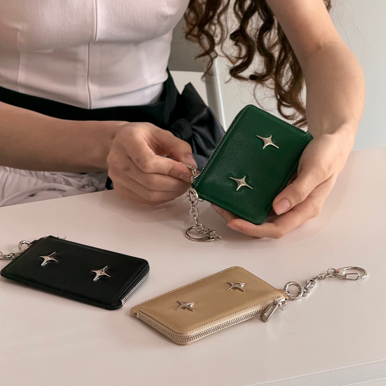 For Appeal Sparkle Star Zipper Card Wallet Deep Green, For Appeal Sparkle Star Zipper Card Wallet Sand Beige 착용 스타일