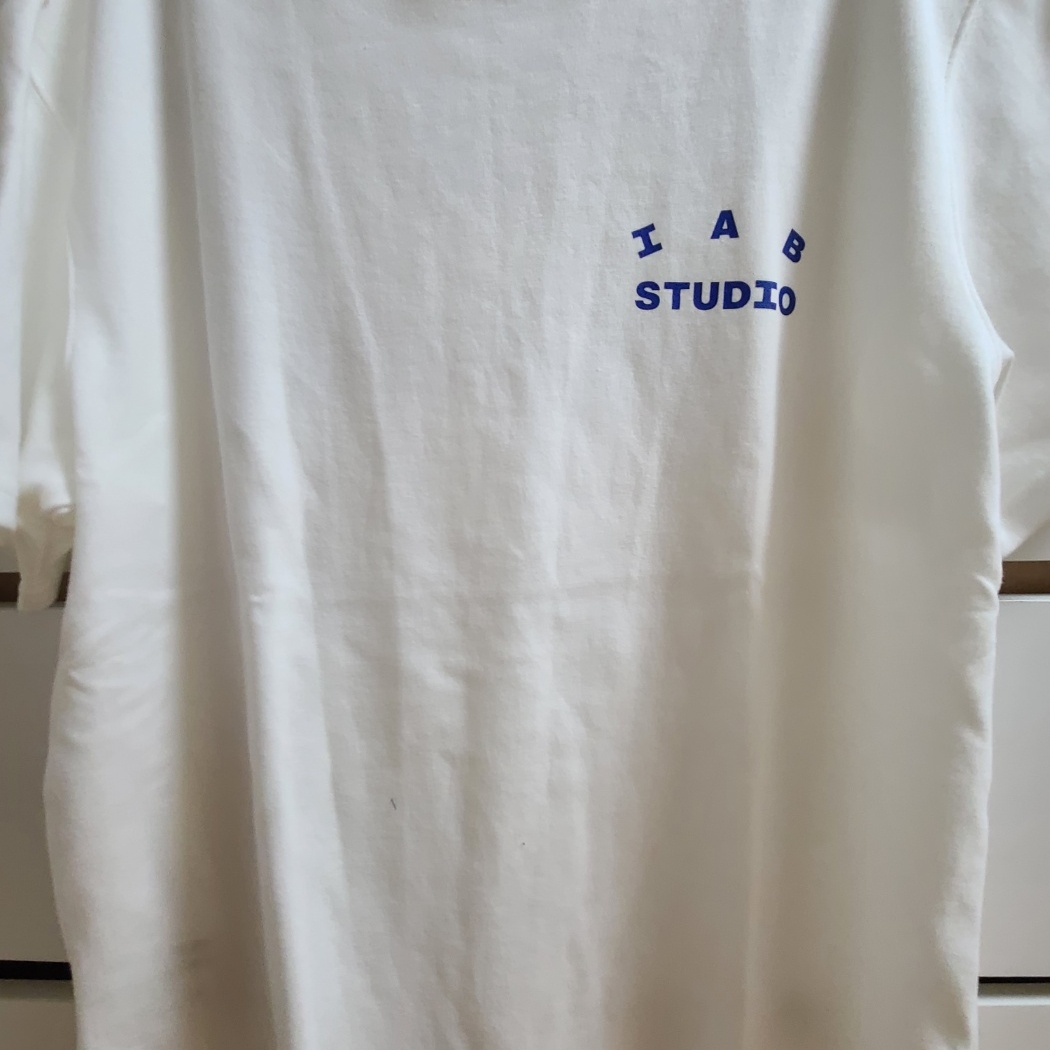 IAB Studio 10th Anniversary T-Shirts Pack White & Black (2 Pack) 착용 스타일