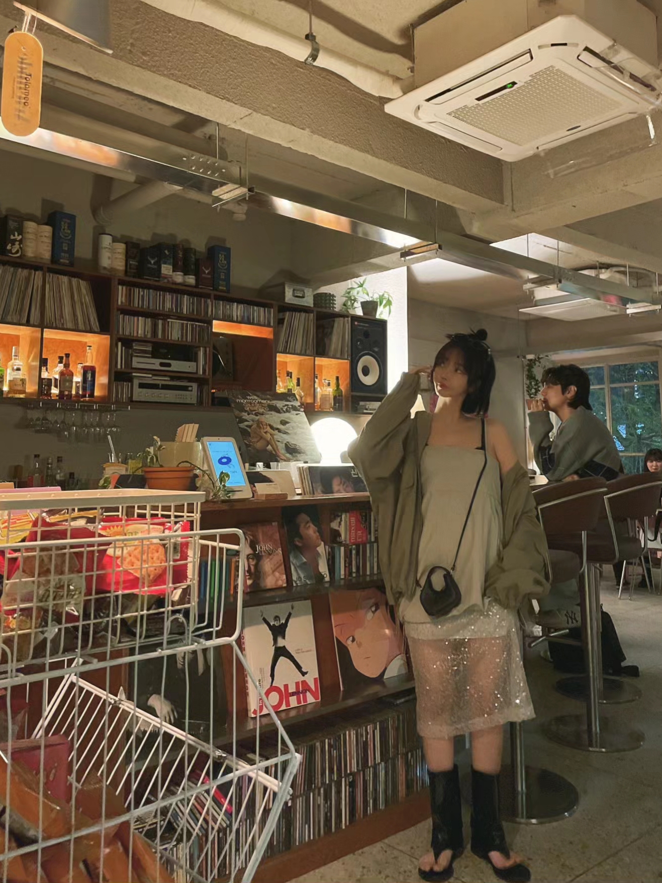STUDIOTABLE Crepe Mini Bag Black, (W) Prada Chocolate Brushed Leather Loafers Black 착용 스타일 - 1