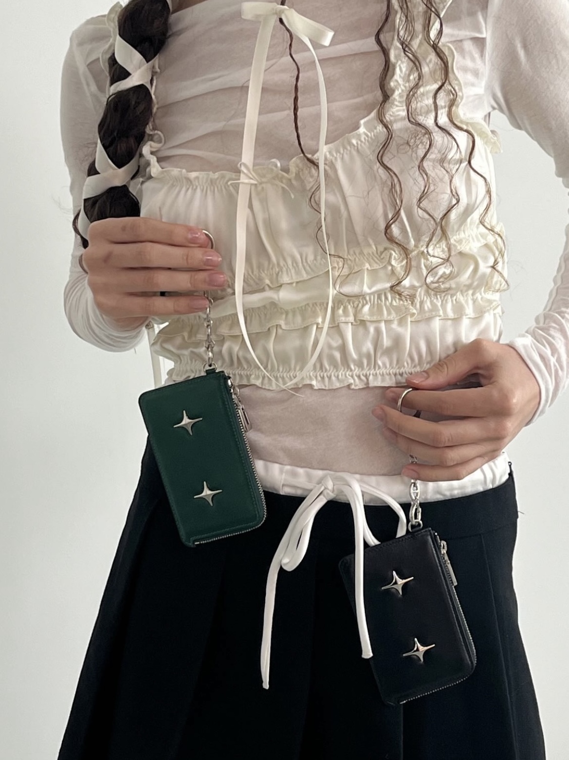 For Appeal Sparkle Star Zipper Card Wallet Black, For Appeal Sparkle Star Zipper Card Wallet Deep Green 착용 스타일