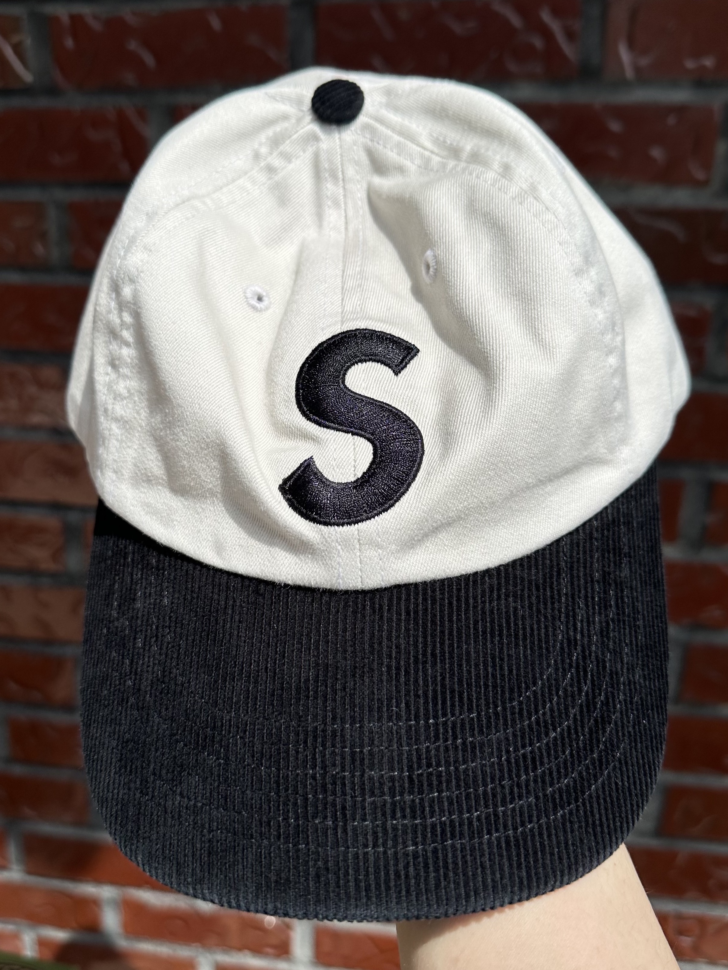 Supreme 2-Tone S Logo 6-Panel Stone - 24SS 착용 스타일 - 1