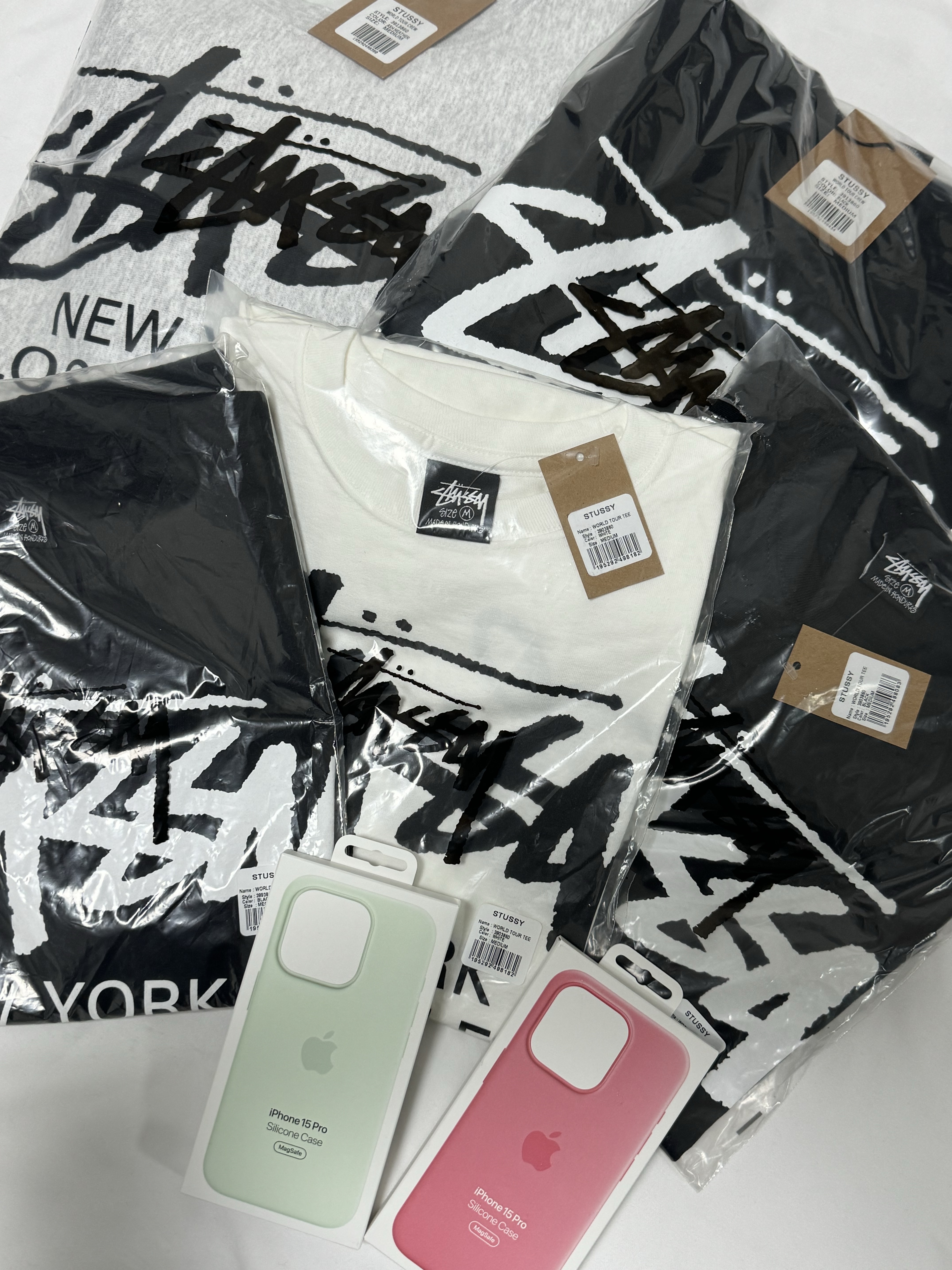 Stussy World Tour T-Shirt White, Stussy World Tour T-Shirt Black 착용 스타일