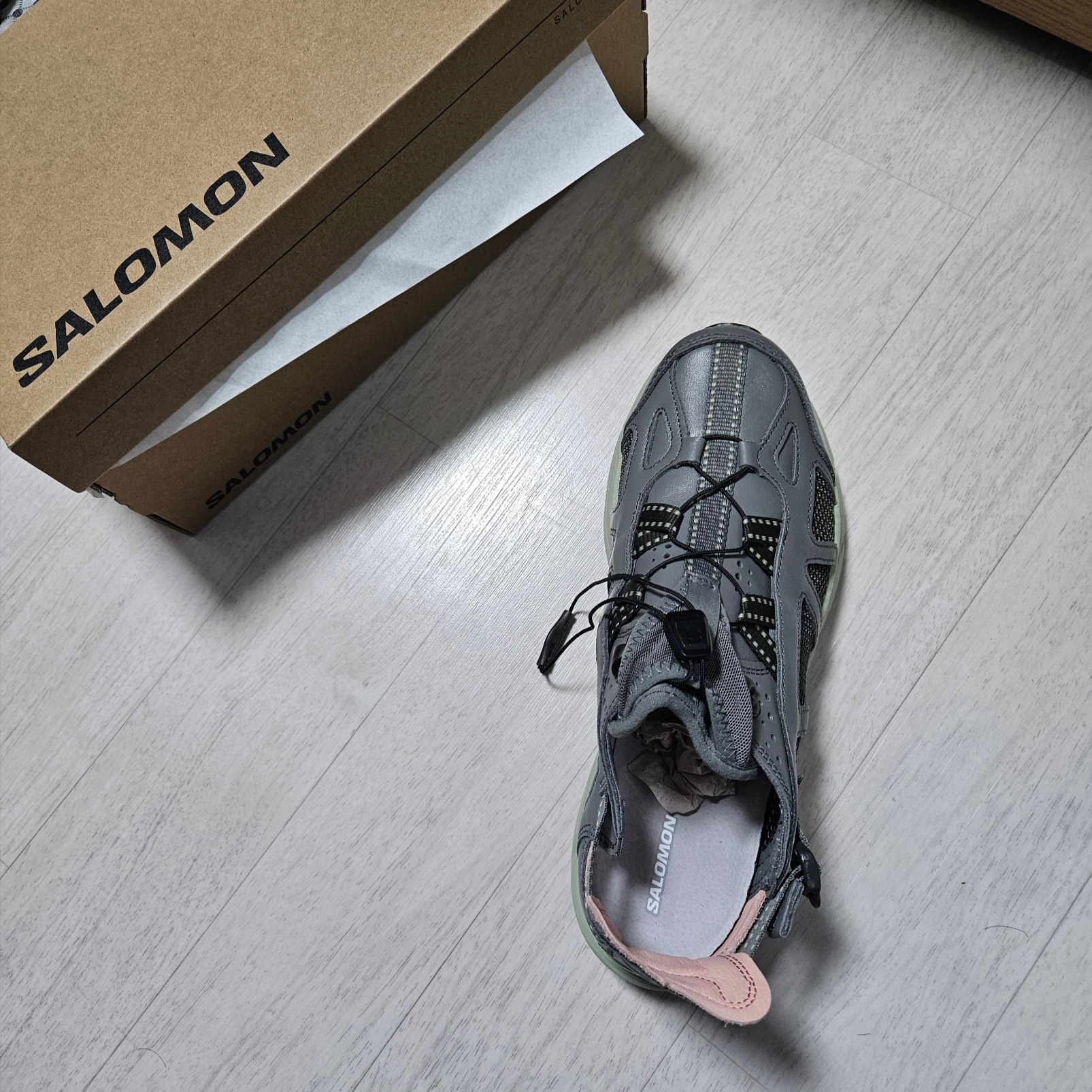Salomon Techsonic LTR Pewter Desert Sage 착용 스타일