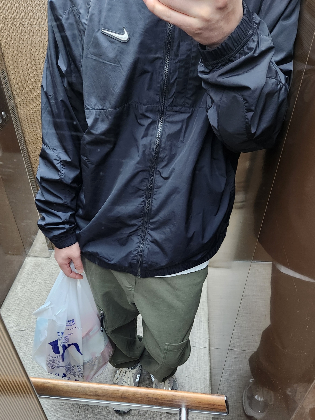 Nike x Drake Nocta Nylon Track Jacket Black (FN7666-010), New Balance 991 Made in UK Grey 착용 스타일
