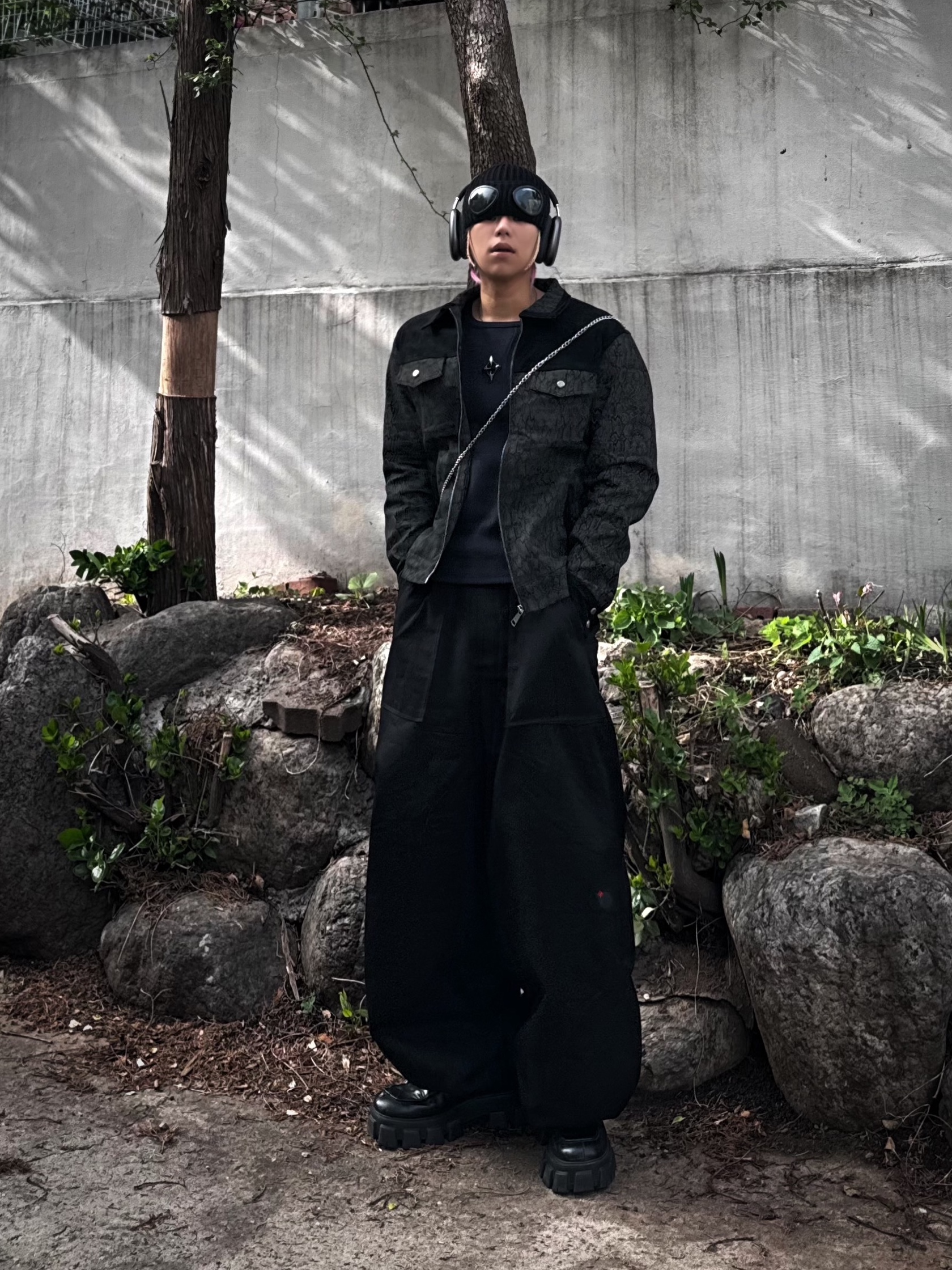 C.P. Company Cotton Goggle Beanie Black - 21SS, Prada Monolith Nuanced Brushed Leather Lace-Up Shoes Black Silver 착용 스타일 - 1