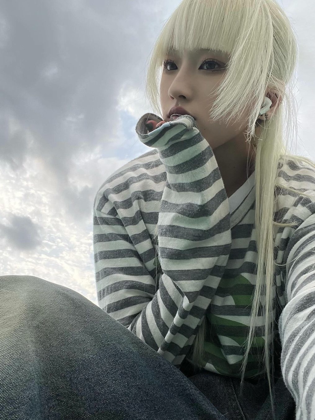 [KREAM 단독] Safarispot Ticketing Stripe Border Tee Gray 착용 스타일