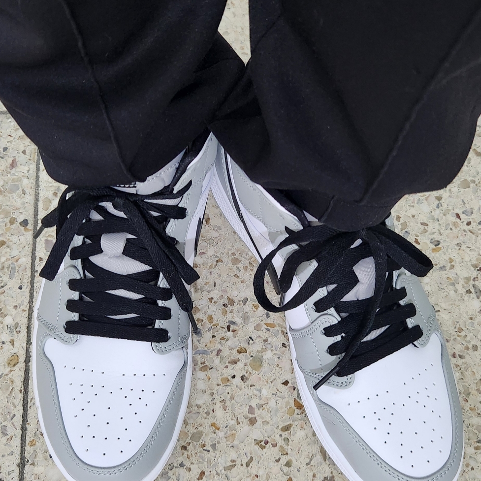Jordan 1 Mid Light Smoke Grey 착용 스타일