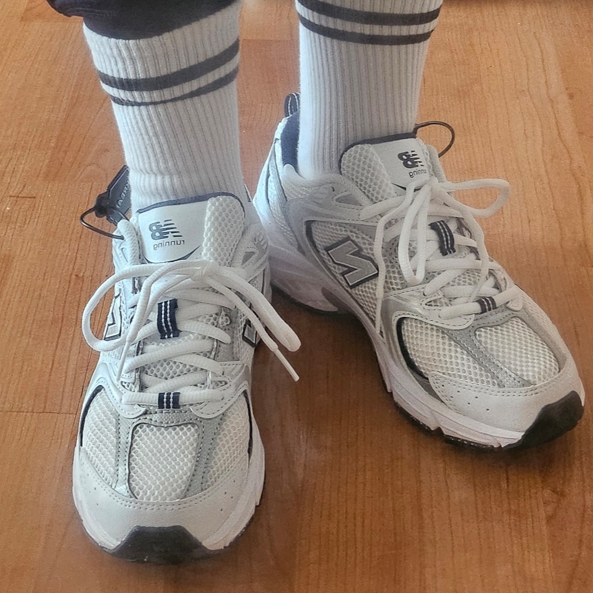 New Balance 530 White 착용 스타일 - 1