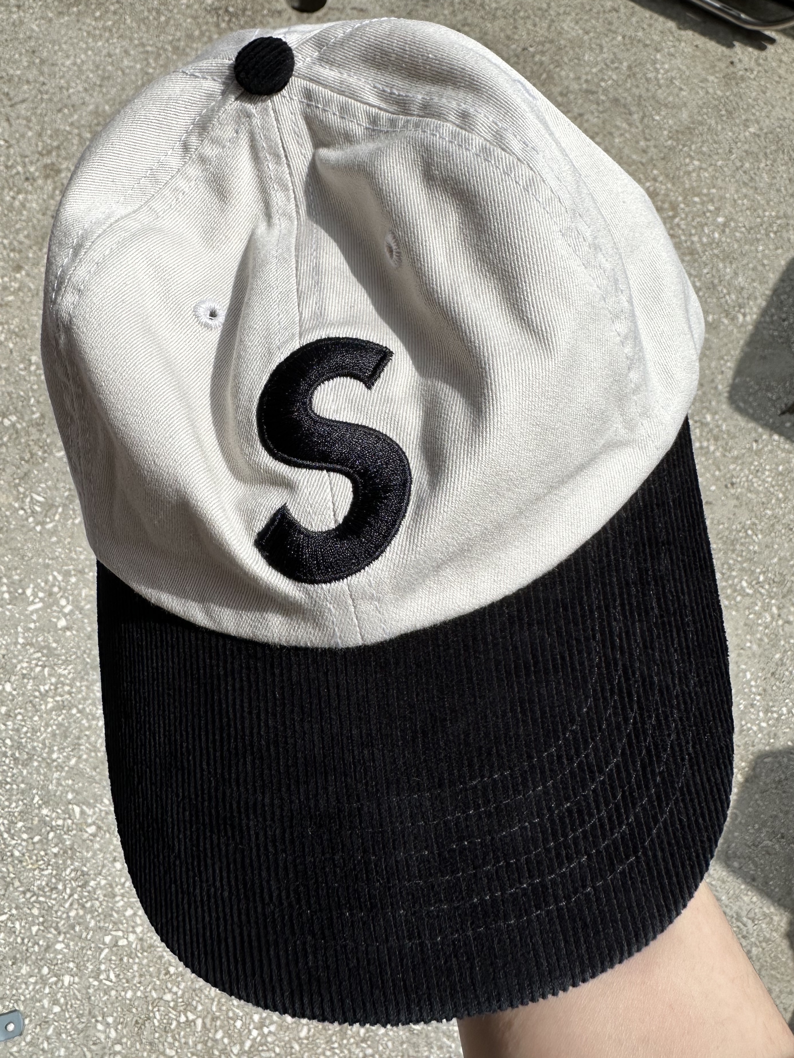 Supreme 2-Tone S Logo 6-Panel Stone - 24SS 착용 스타일 - 2