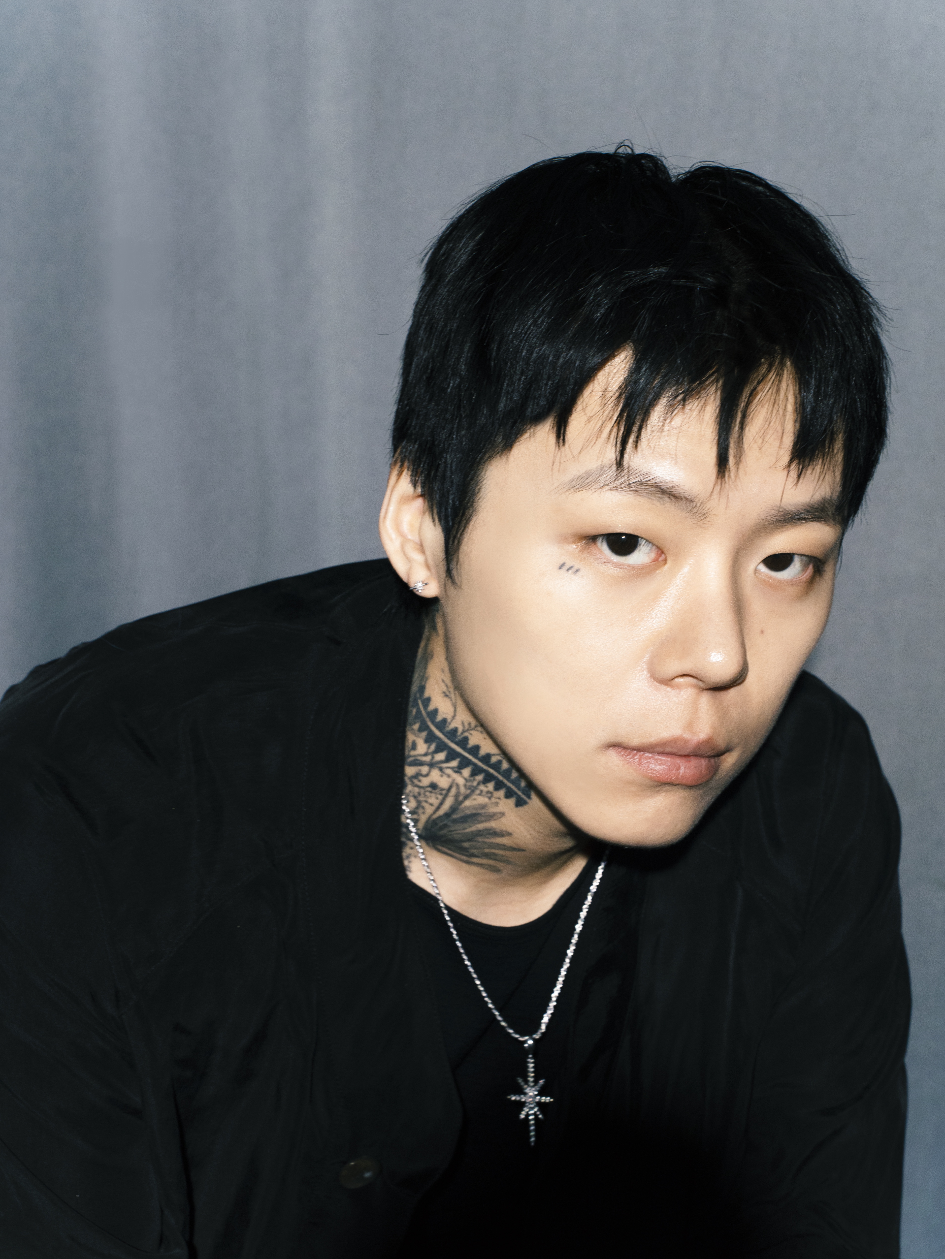 [KREAM 단독 / 프리오더] KID MIILI x DAVID AVLN Glacier Diamond Pendant 착용 스타일