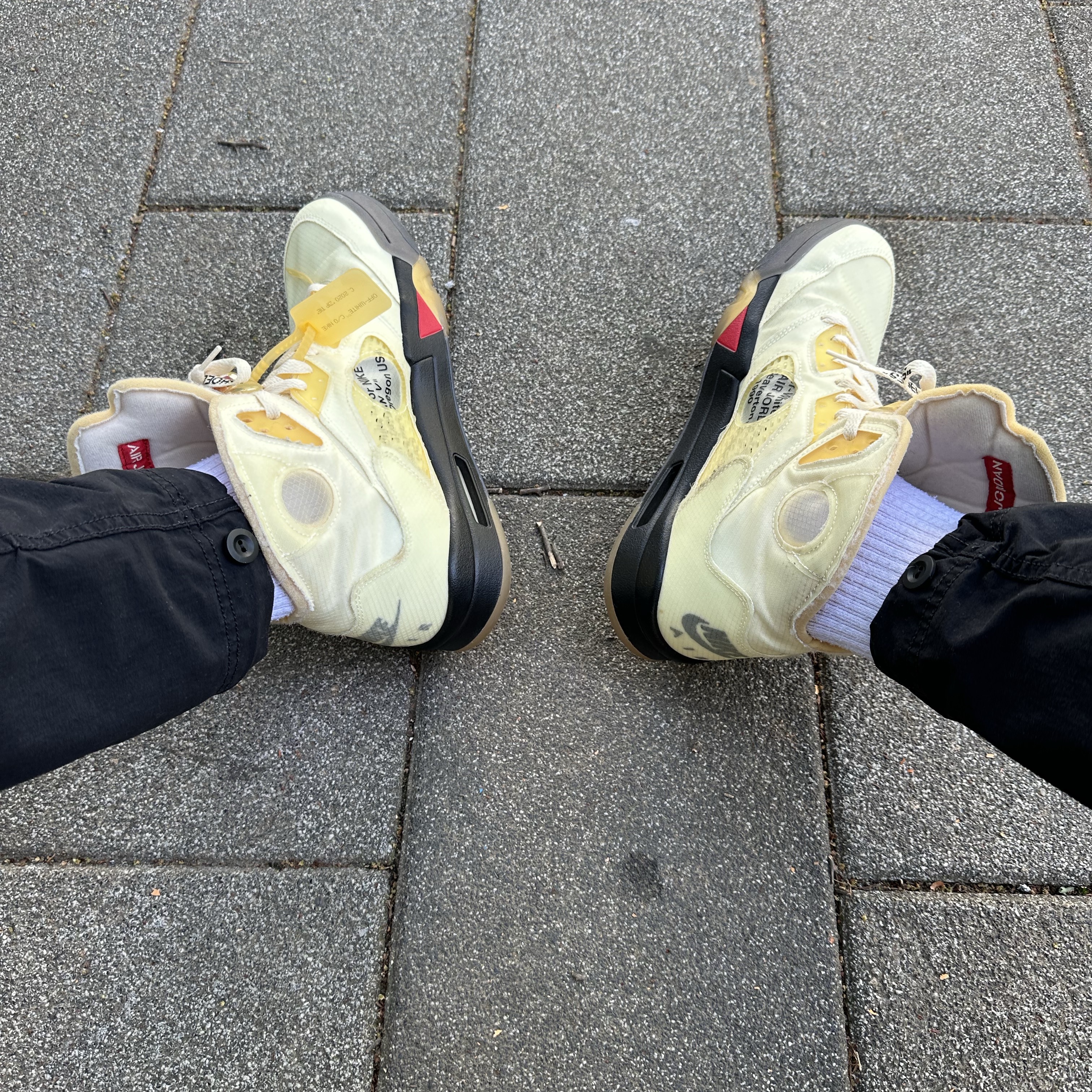Jordan 5 x Off-White Retro SP Sail Fire Red 착용 스타일 - 2