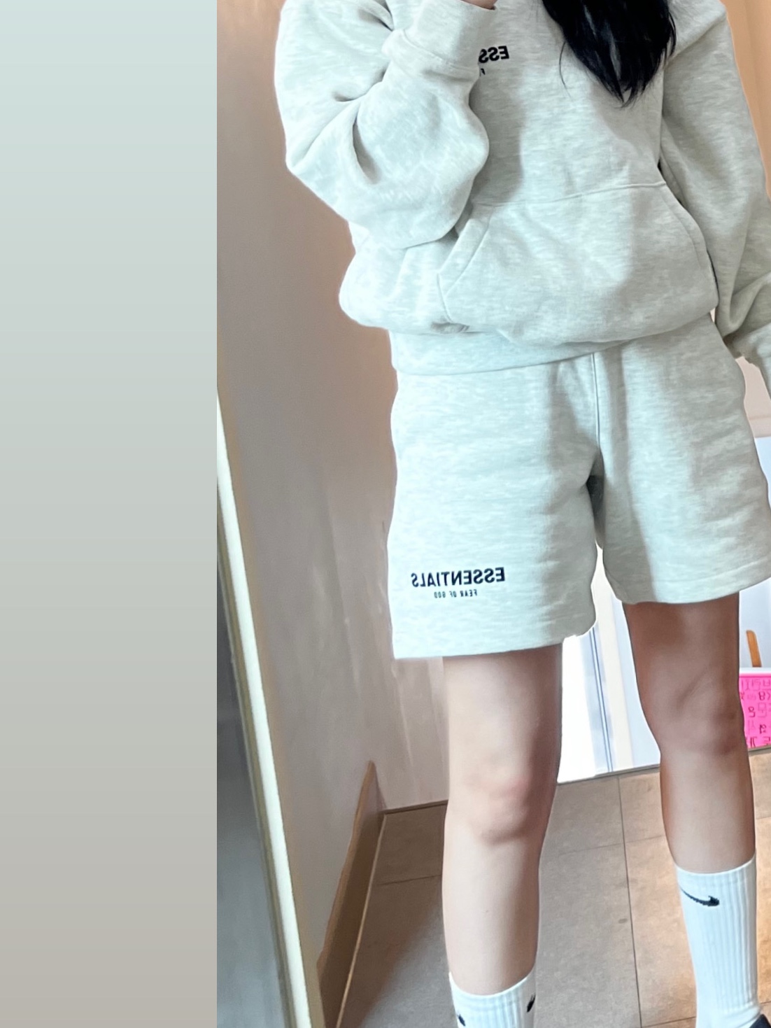 (Kids) Essentials The Core Collection Sweatshorts Light Oatmeal 착용 스타일