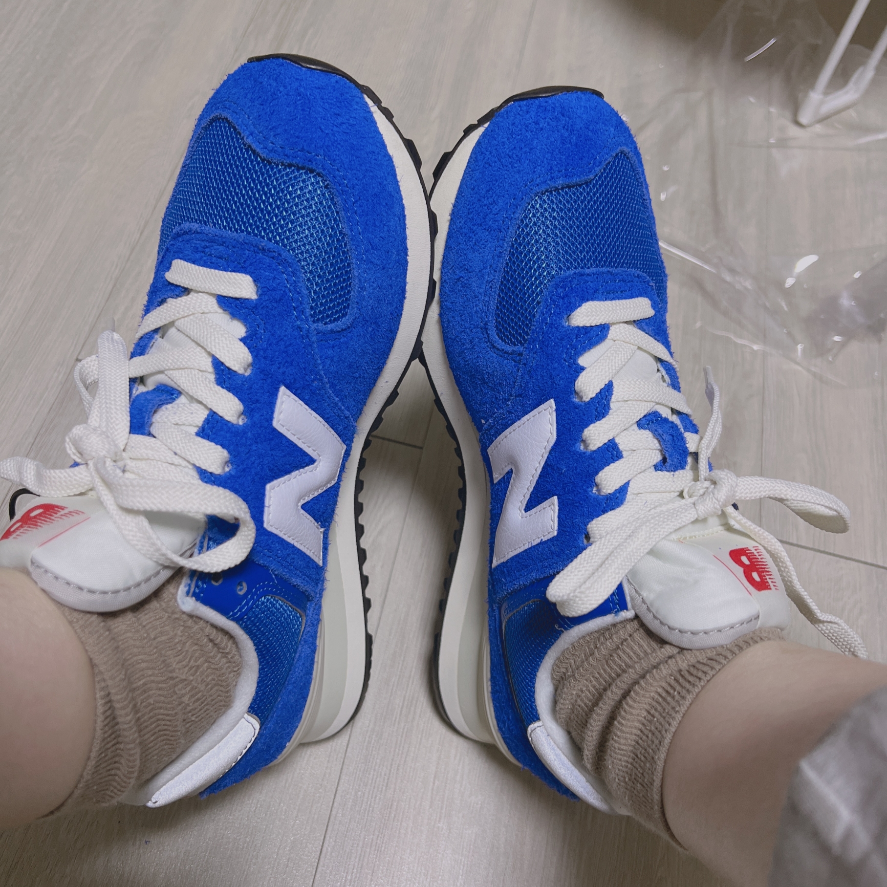New Balance 574 Heritage Blue White 착용 스타일 - 2