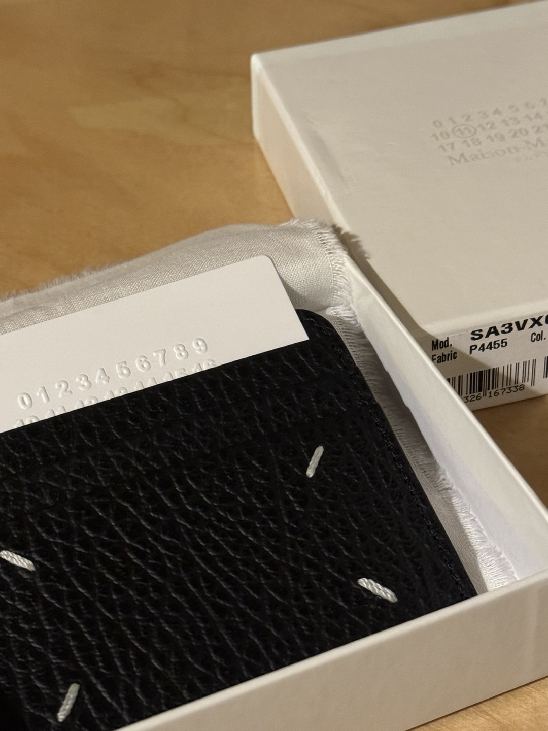 Maison Margiela Stitch Card Holder Black 착용 스타일