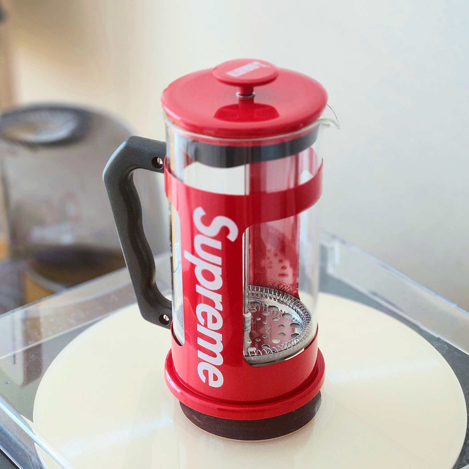 Supreme x Bialetti 8-Cup French Press Red - 24SS 착용 스타일
