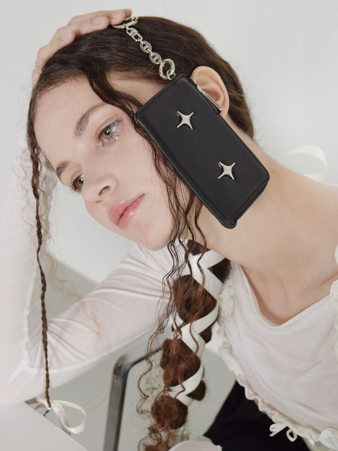 For Appeal Sparkle Star Zipper Card Wallet Black, For Appeal Sparkle Star Zipper Card Wallet Sand Beige 착용 스타일