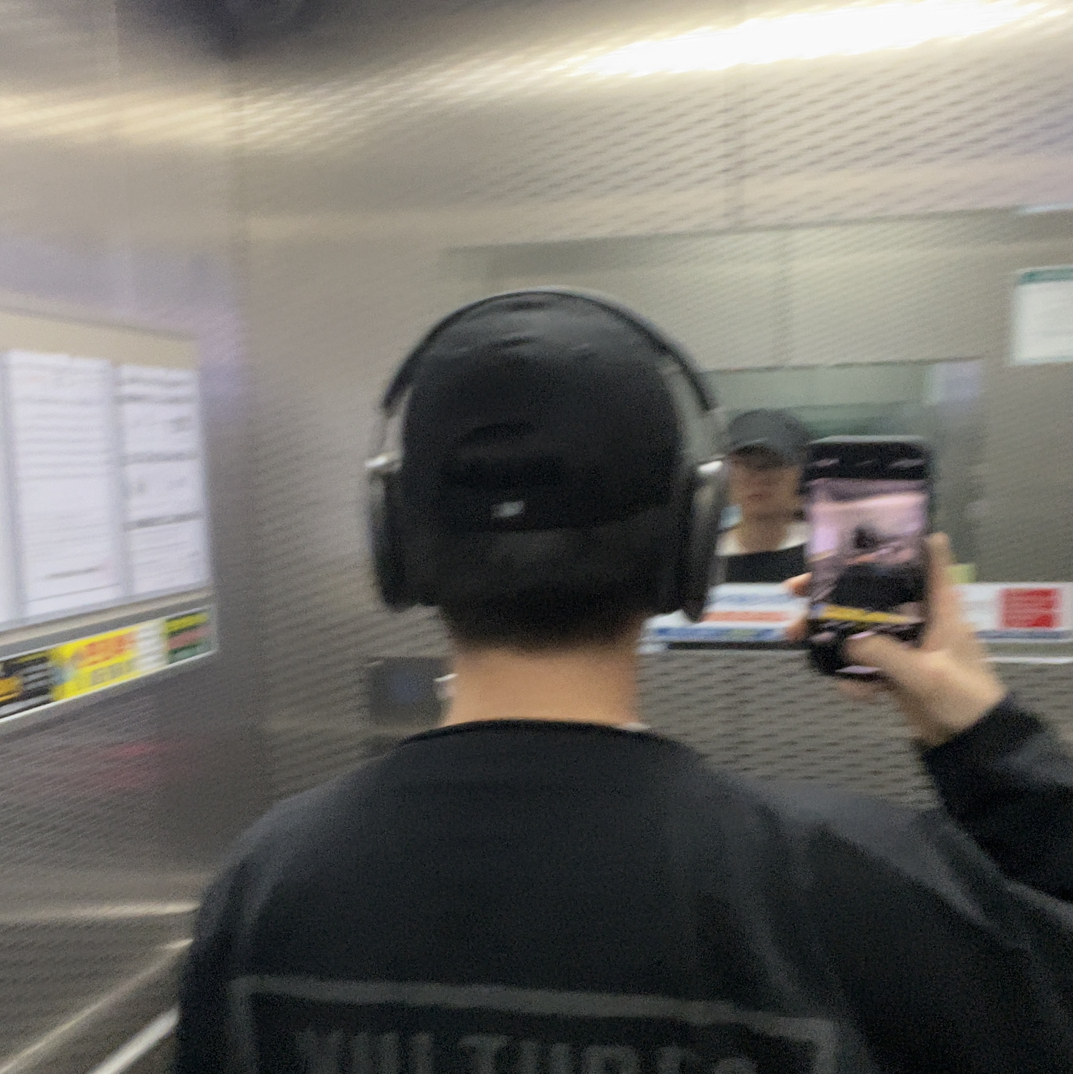Yeezy Vultures Long Sleeve T-Shirt Black, Yeezy Gap Engineered By Balenciaga Logo Cap Black 착용 스타일