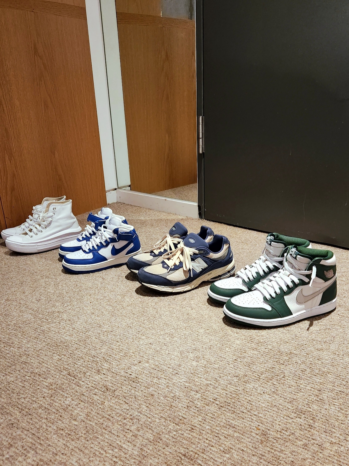 (W) Nike Air Force 1 Mid '07 Military Blue and Doll, New Balance 2002R Vintage Indigo 착용 스타일