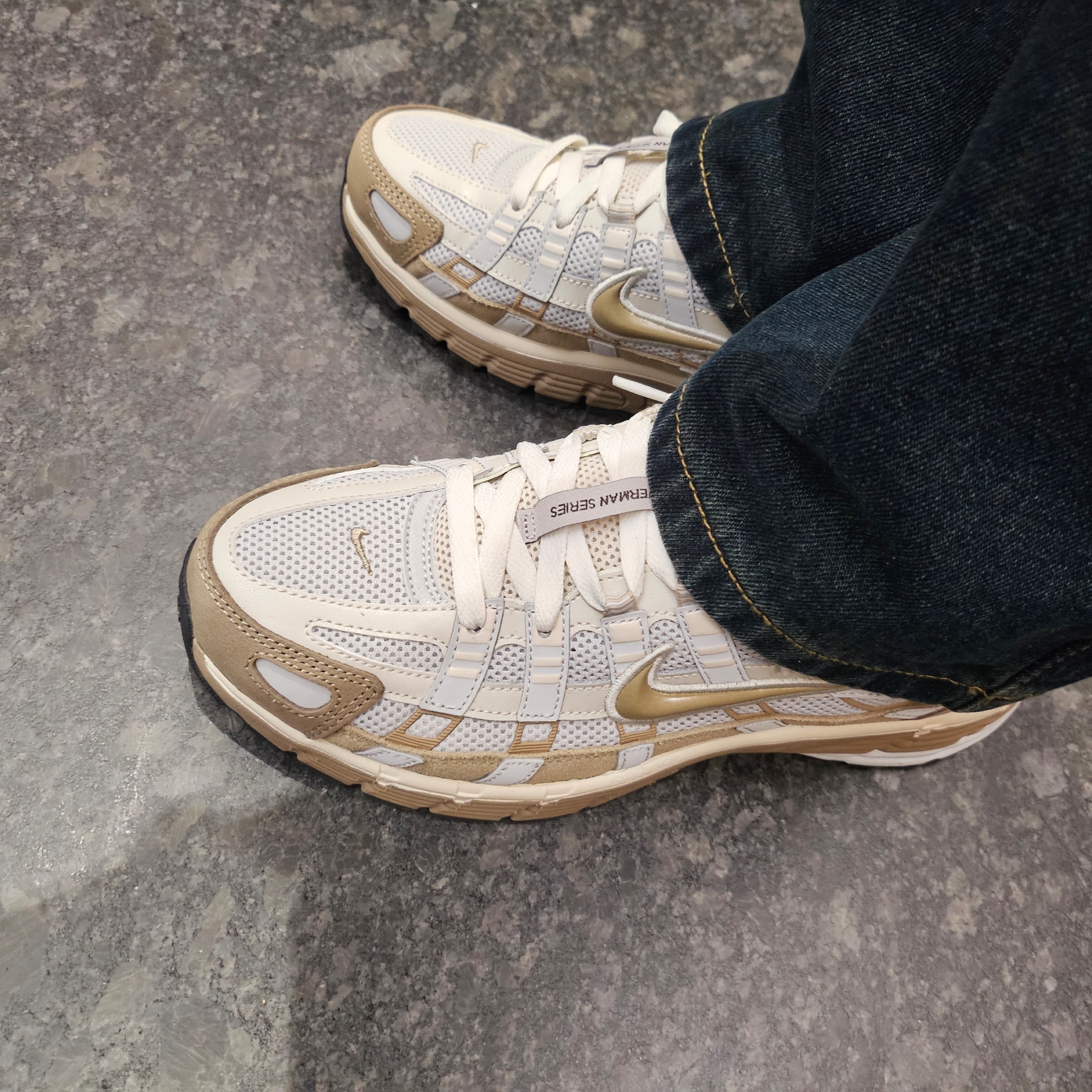 Nike P-6000 PRM Hangul Day Photon Dust Khaki 착용 스타일 - 3