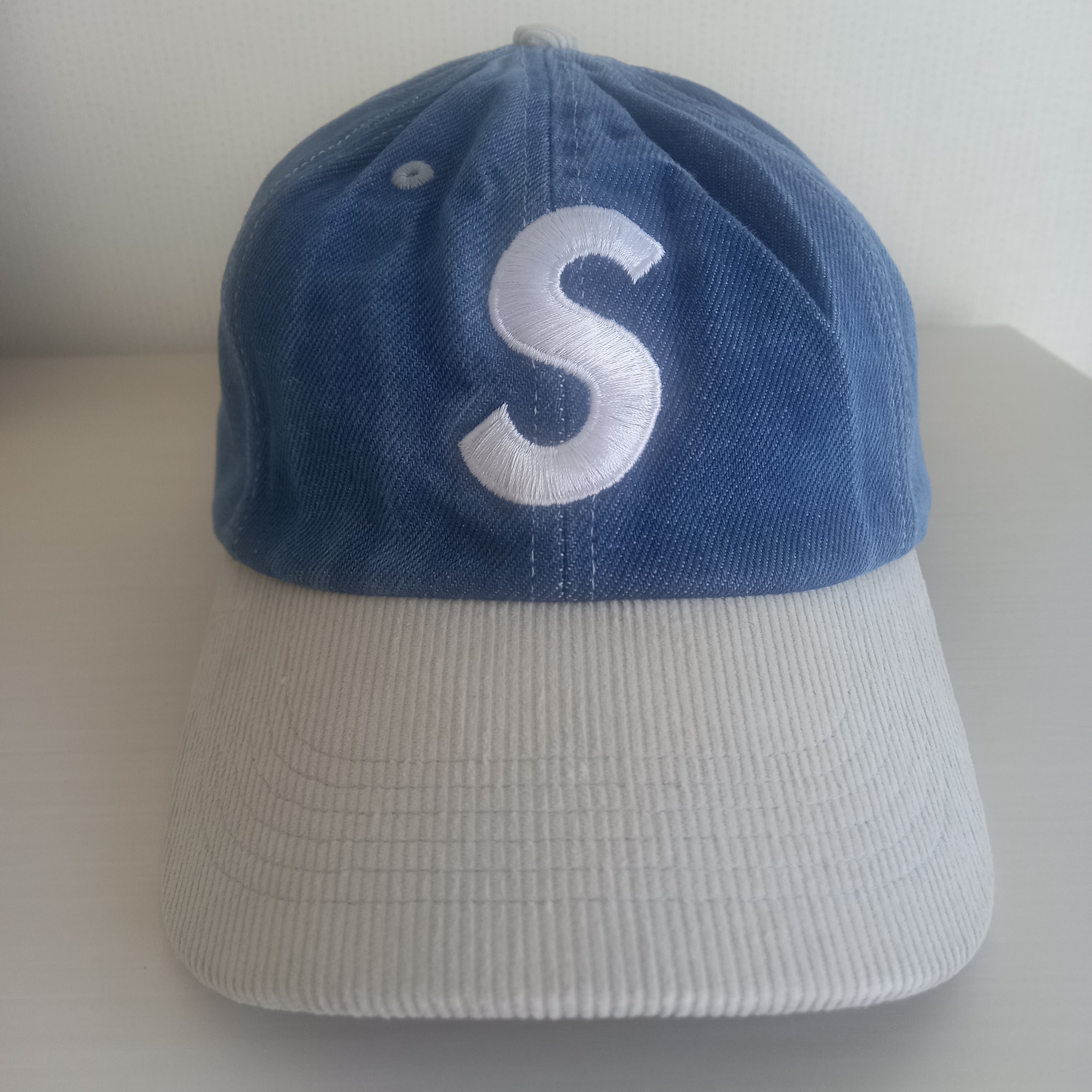 Supreme 2-Tone S Logo 6-Panel Washed Denim - 24SS, Supreme Small Box Shirt Denim - 23FW 착용 스타일 - 3
