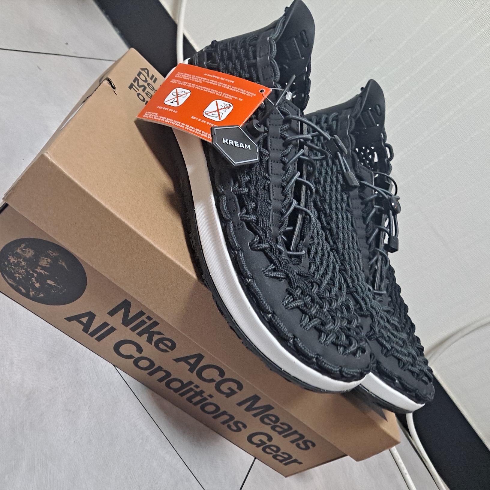 Nike ACG Watercat+ Black Summit White 착용 스타일