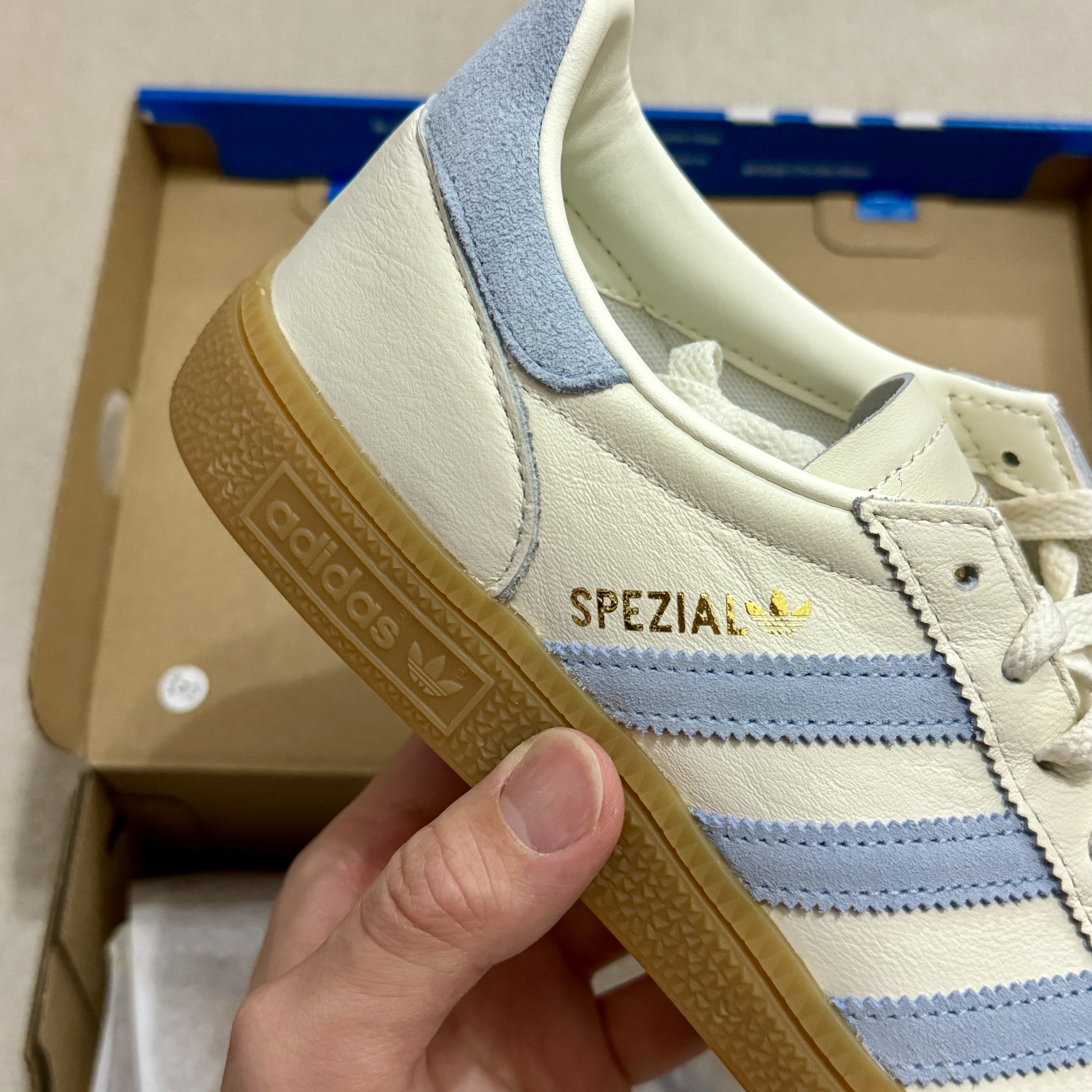 Adidas Spezial Handball Shadow Brown Aluminium 착용 스타일 - 1