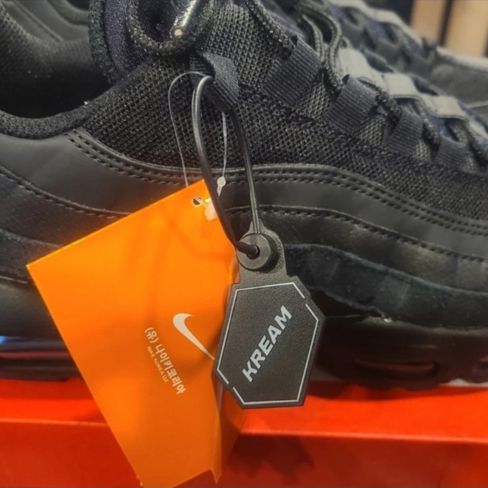 Nike Air Max 95 Essential Triple Black 2020 착용 스타일