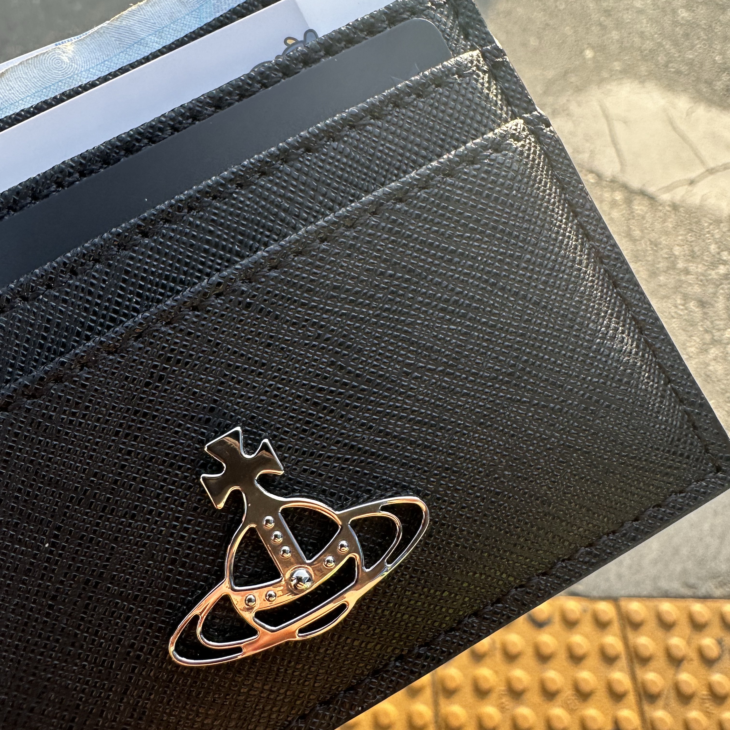 Vivienne Westwood Logo Card Holder Black 착용 스타일