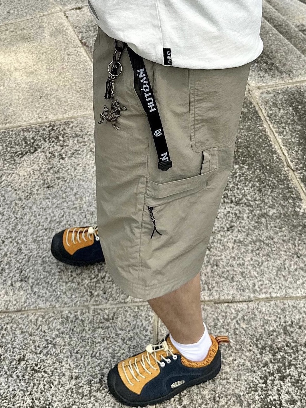 Keen Jasper Rocks SP Sneakers Curry, Arc'teryx Keyring Metal 착용 스타일 - 1