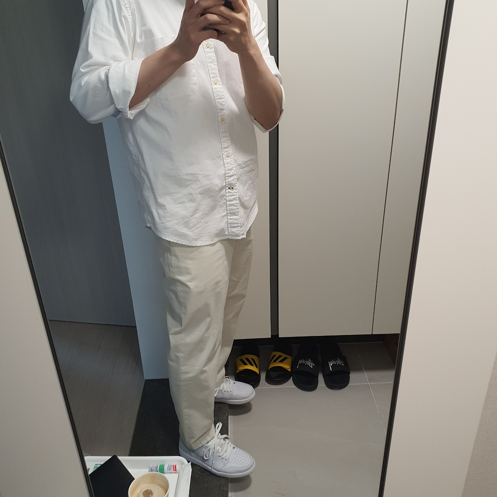 Jordan 1 Low OG Neutral Grey, Adidas Alphabounce Slide Yellow Black 착용 스타일