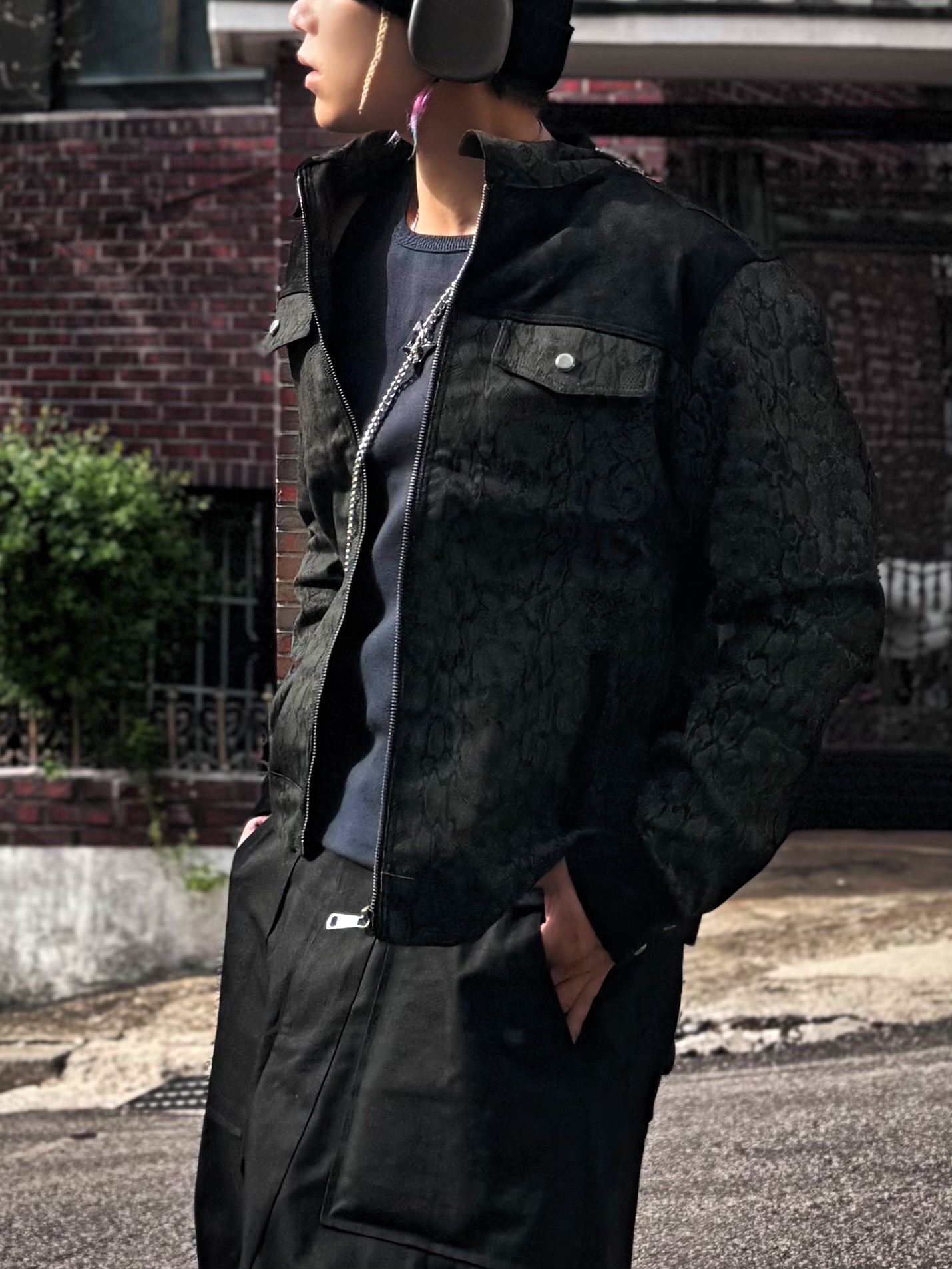 C.P. Company Cotton Goggle Beanie Black - 21SS, Prada Monolith Nuanced Brushed Leather Lace-Up Shoes Black Silver 착용 스타일 - 3