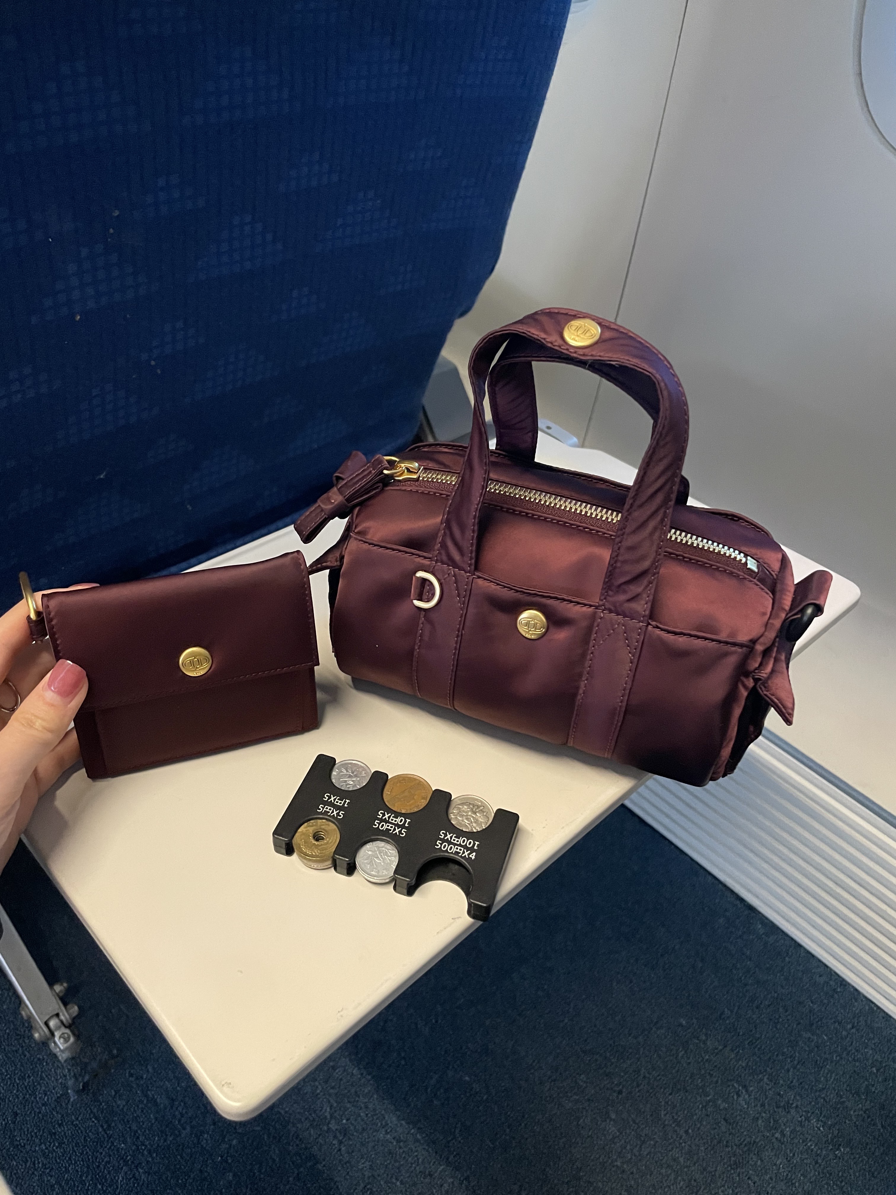 Athe Vanessabruno Jour Flap Wallet Burgundy, Athe Vanessabruno Jour Mini Cross Bag S Burgundy 착용 스타일