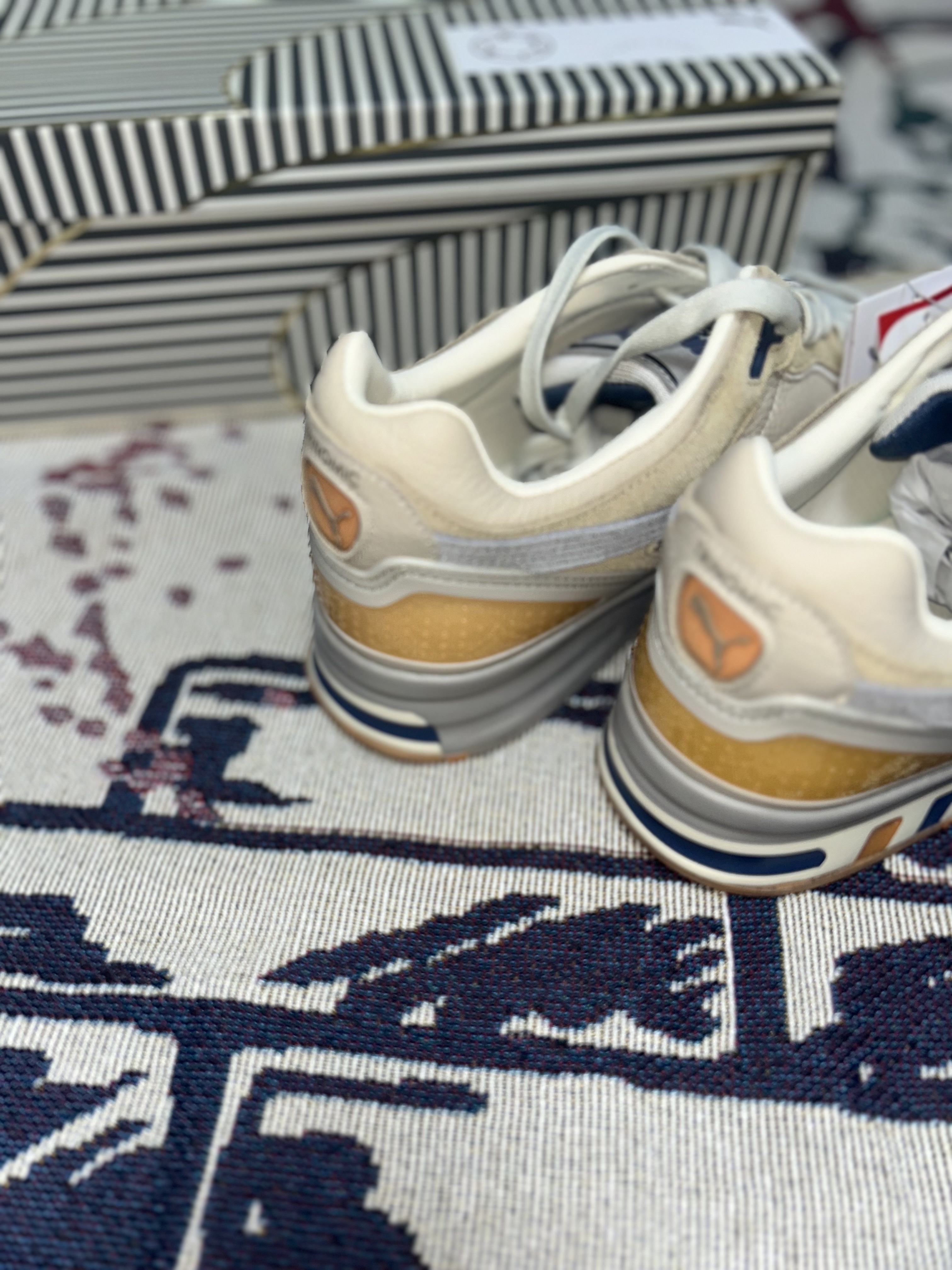 Puma x Rhuigi Trinomic XT-2 Sand Dune Concrete Gray 착용 스타일 - 6