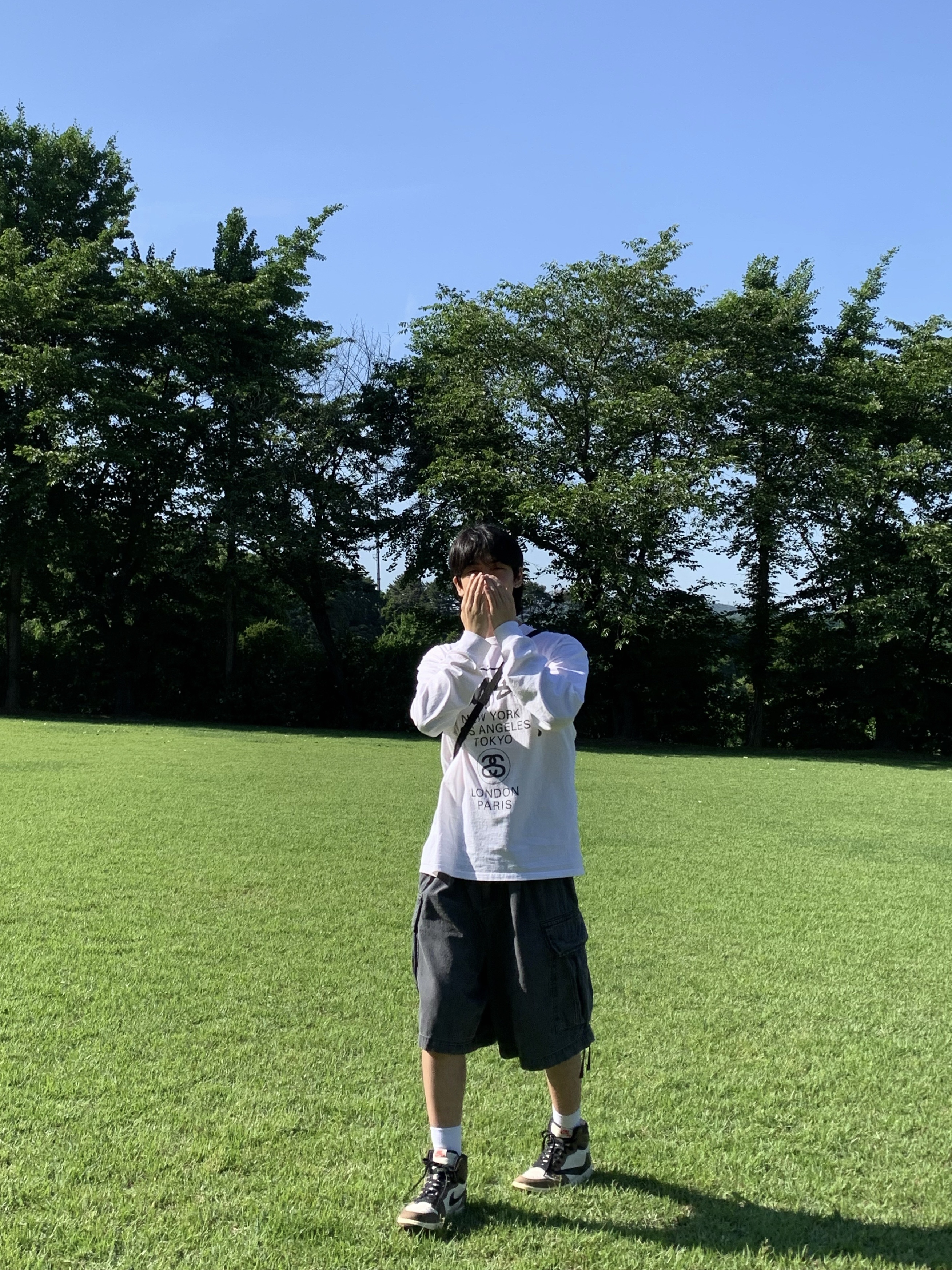 Stussy World Tour LS T-Shirt White 2024, Jordan 1 x Travis Scott Retro High OG SP Mocha 착용 스타일 - 1