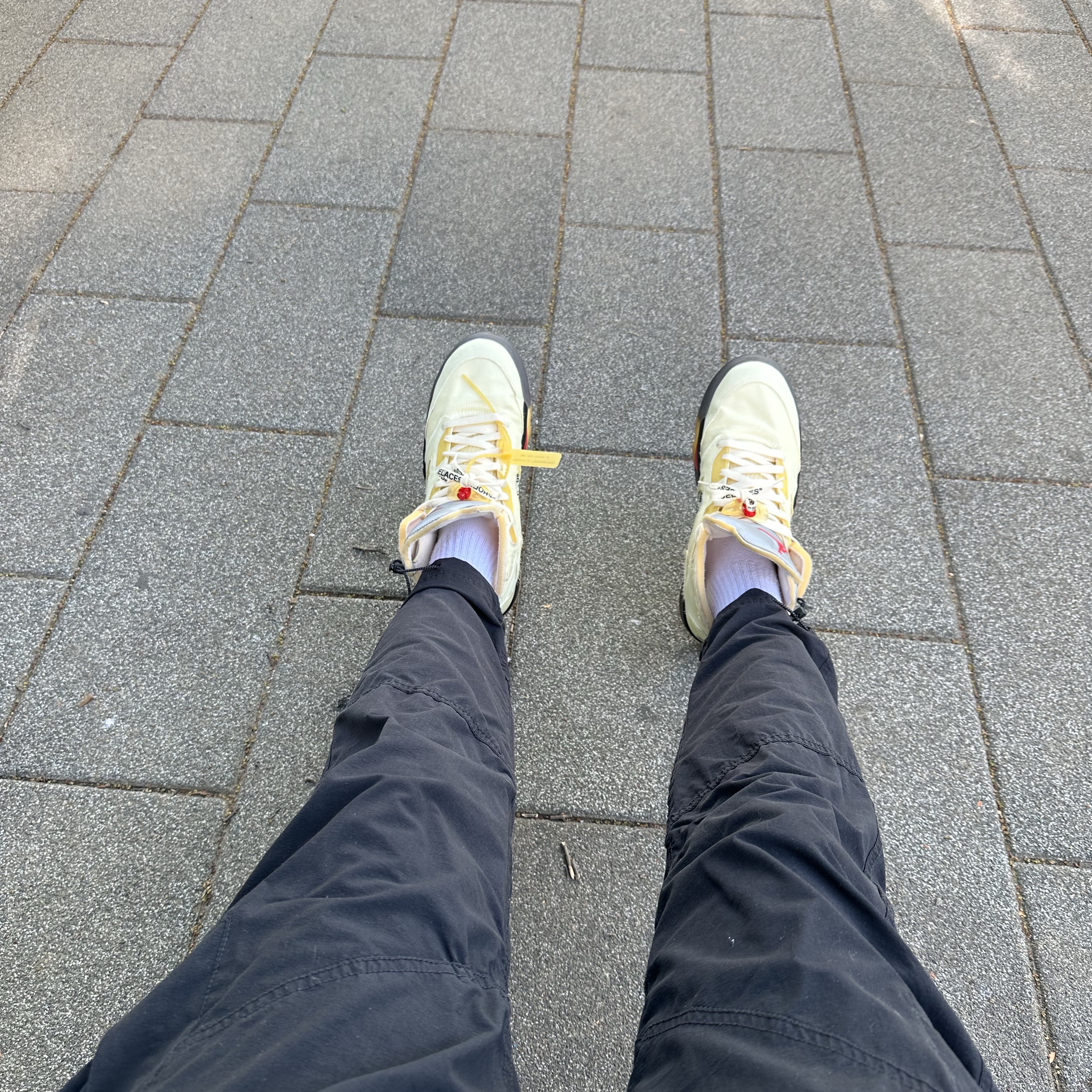 Jordan 5 x Off-White Retro SP Sail Fire Red 착용 스타일 - 1