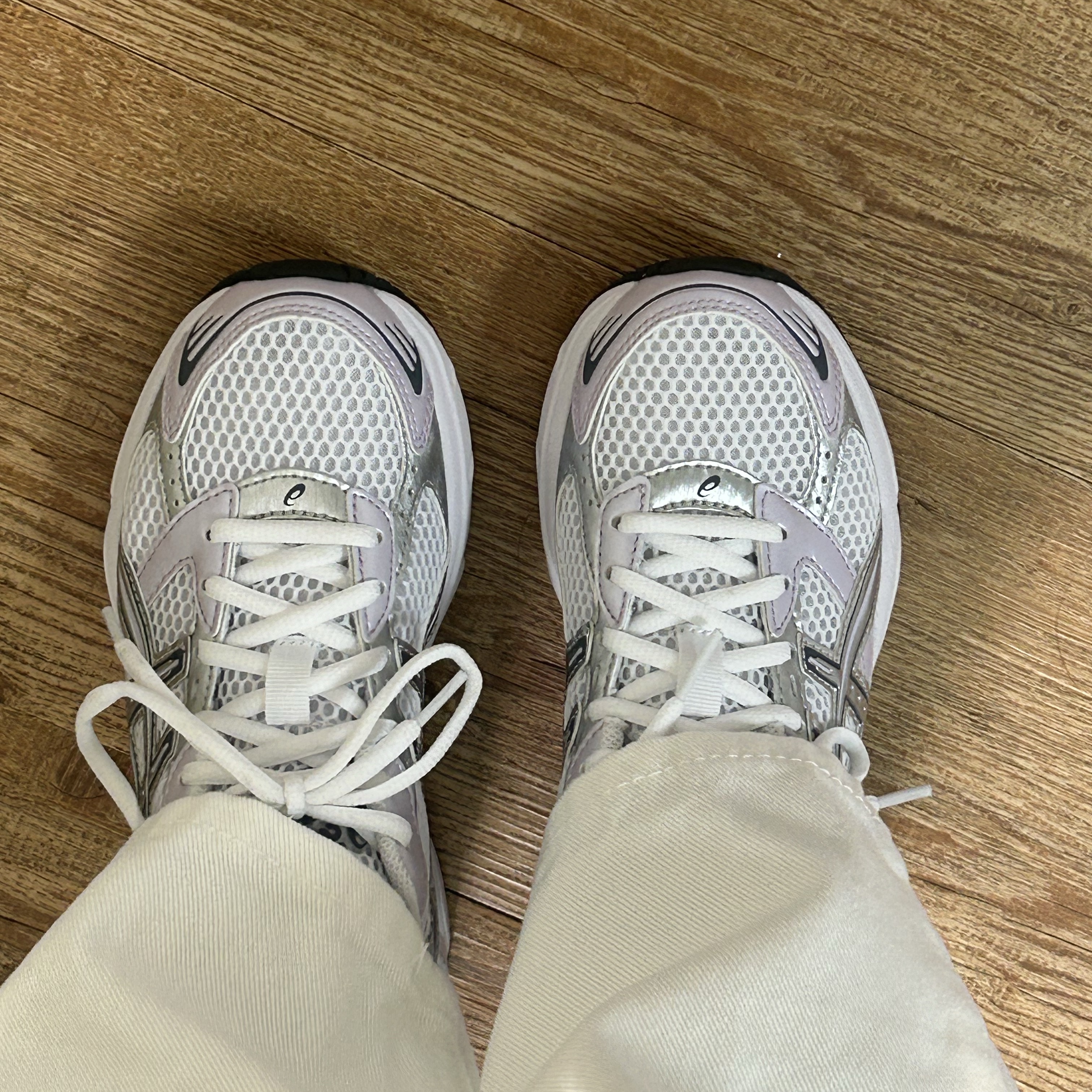 (W) Asics Gel-1130 White Faded Ash Rock 착용 스타일