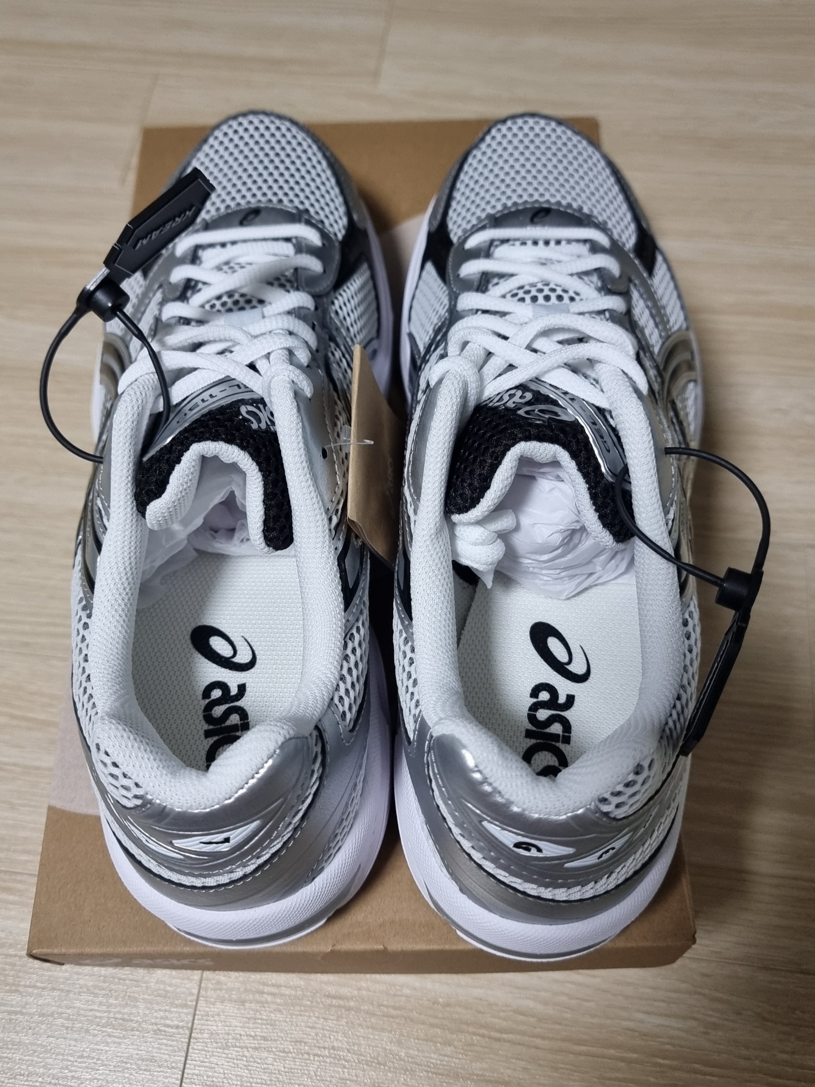 Asics Gel-1130 White Black 착용 스타일 - 2