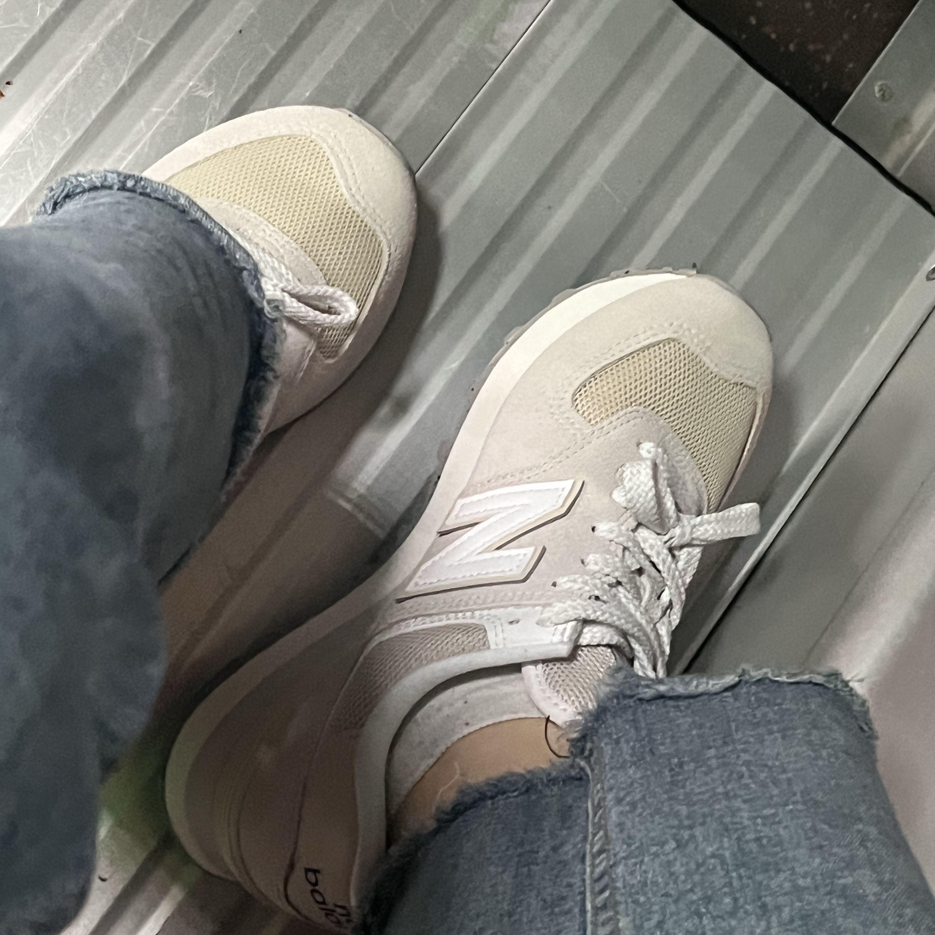 New Balance 574 White Grey 착용 스타일
